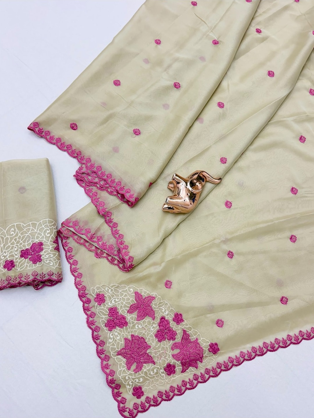 Peachmode Cream Rangoli Silk Saree With Multi Thread Work And Corner Butta - Image 3