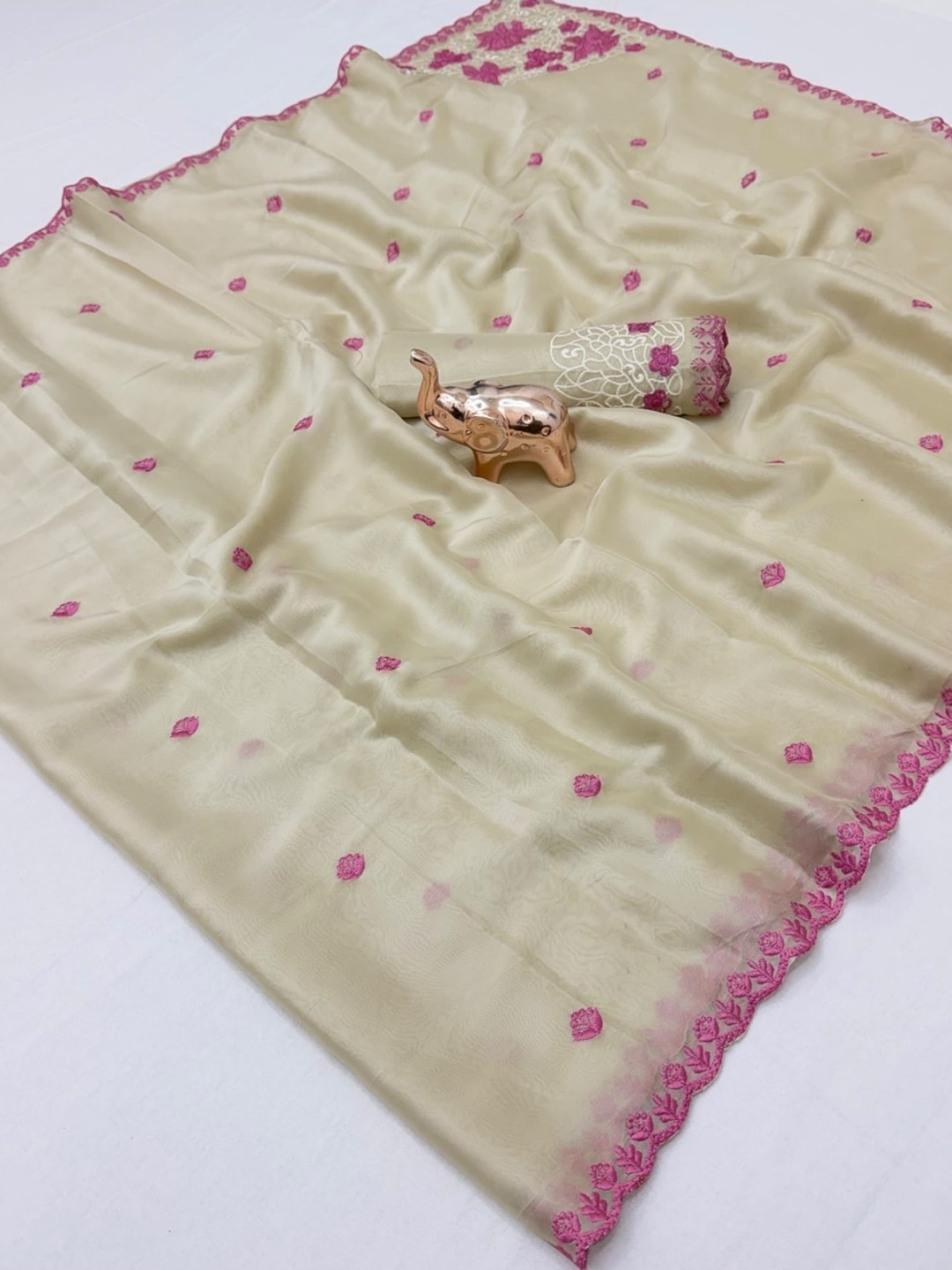Peachmode Cream Rangoli Silk Saree With Multi Thread Work And Corner Butta - Image 5