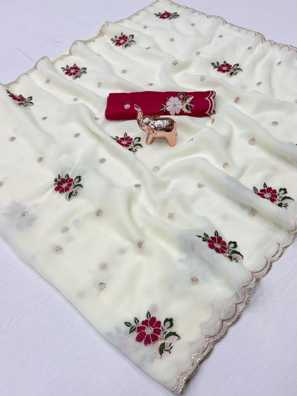 Peachmode Off White Star Georgette Saree With Floral Multi Work And Cut Border - Image 5