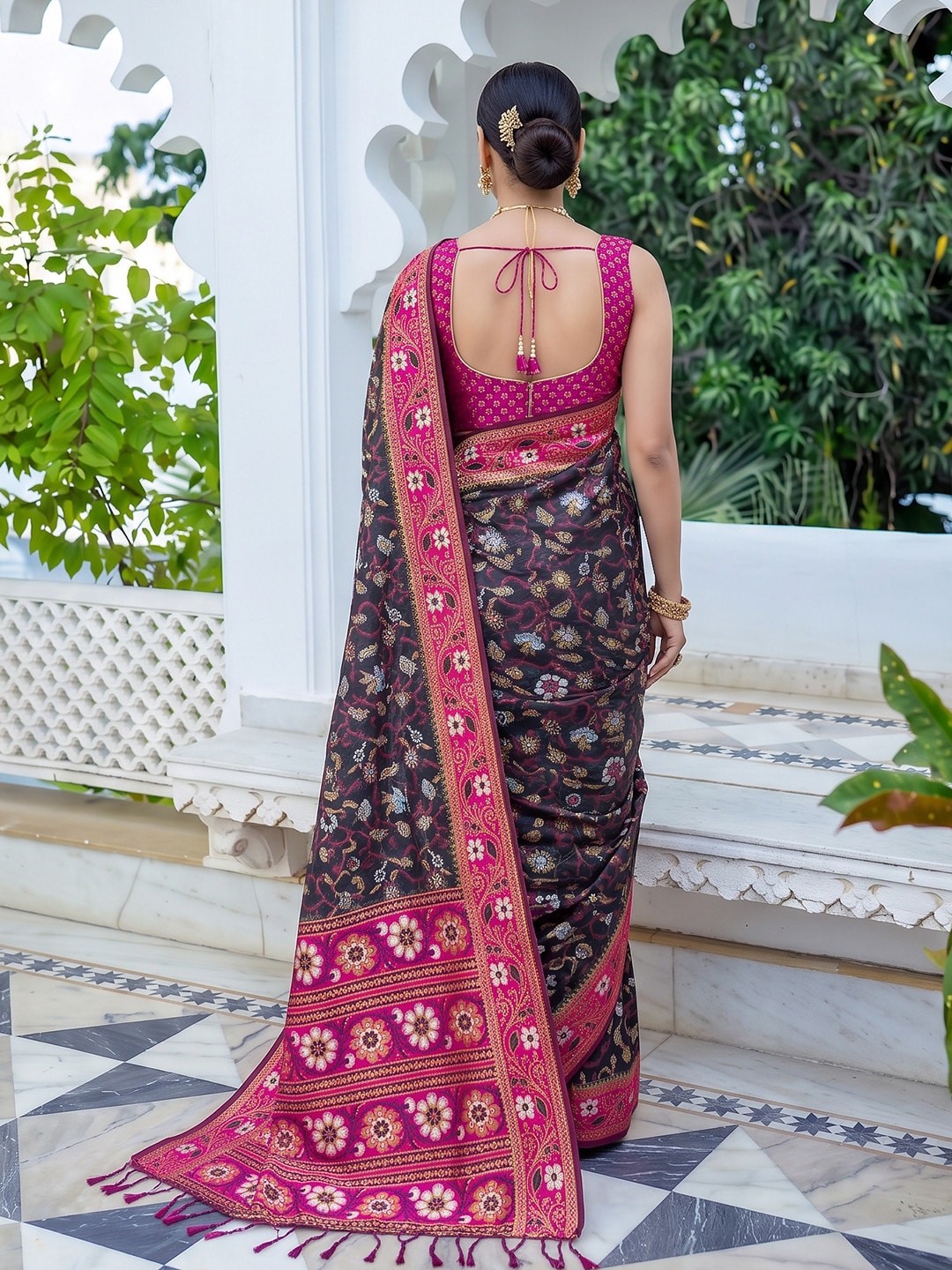 Peachmode Black Woven Border Silk Saree With Heavy Pallu - Image 2