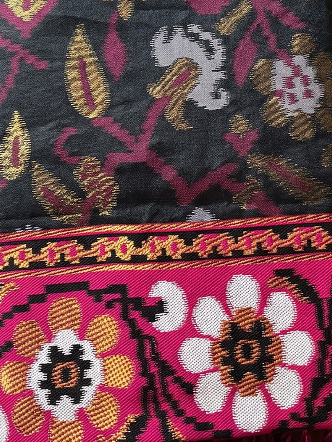 Peachmode Black Woven Border Silk Saree With Heavy Pallu - Image 4