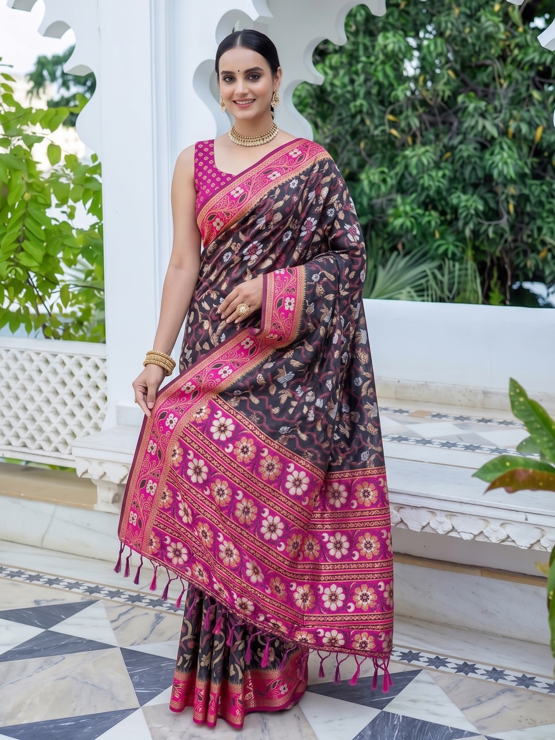 Peachmode Black Woven Border Silk Saree With Heavy Pallu - Image 5