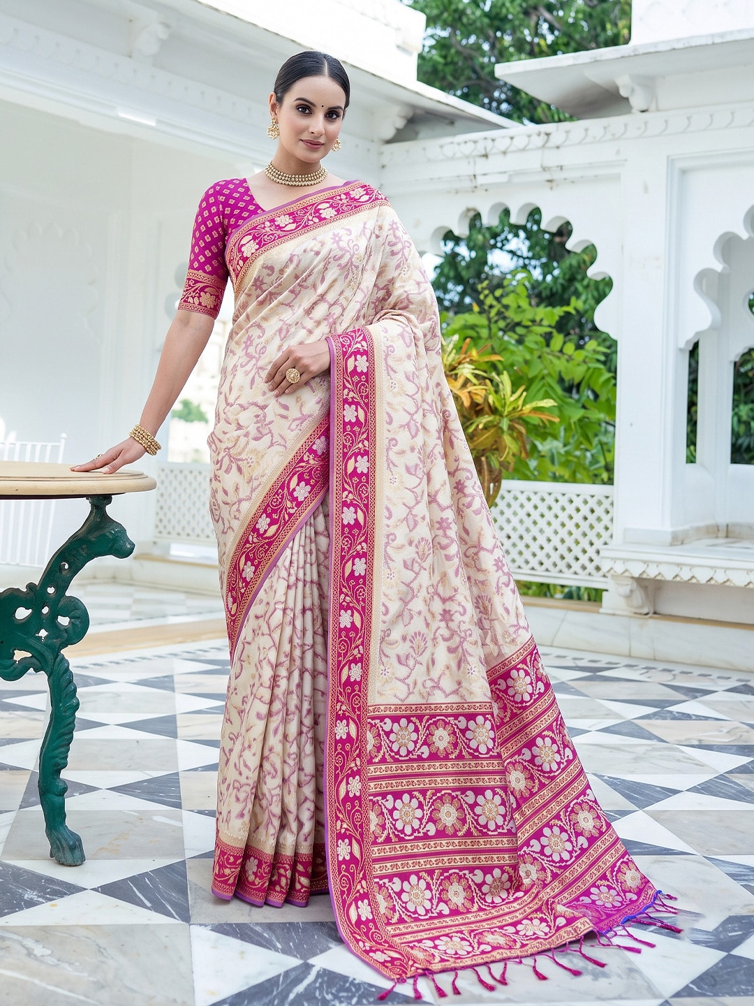 Peachmode White Woven Border Silk Saree With Heavy Pallu - Image 1