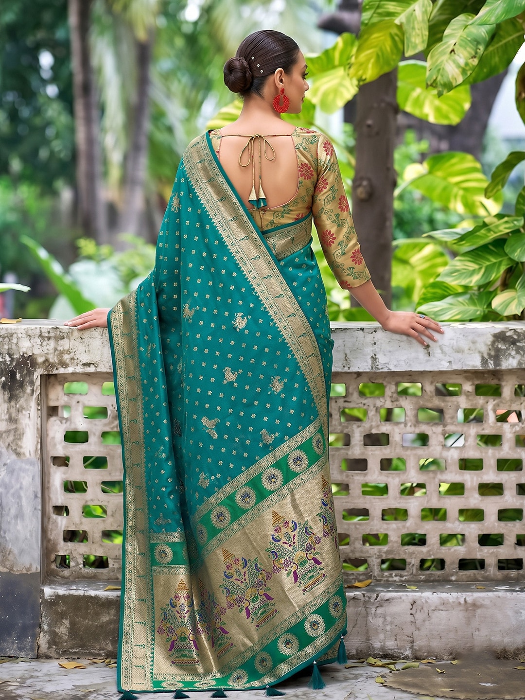 Peachmode Teal Zari Border Silk Saree With Heavy Pallu - Image 2