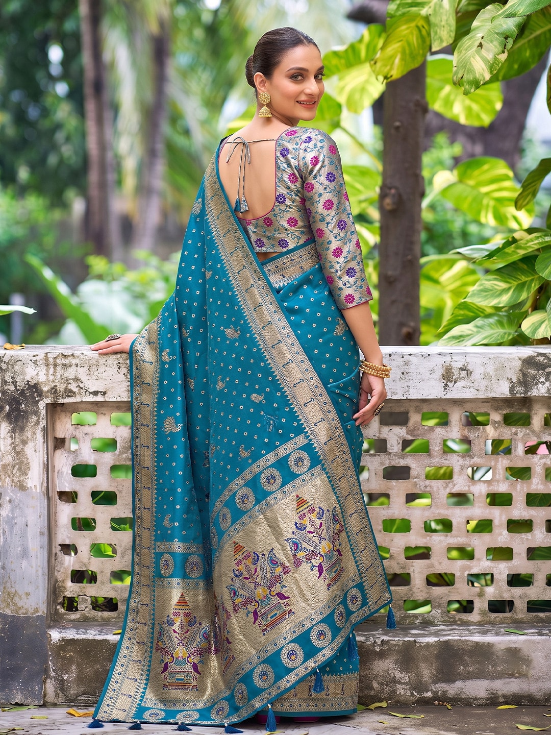 Peachmode Peacock Blue Zari Border Silk Saree With Heavy Pallu - Image 2
