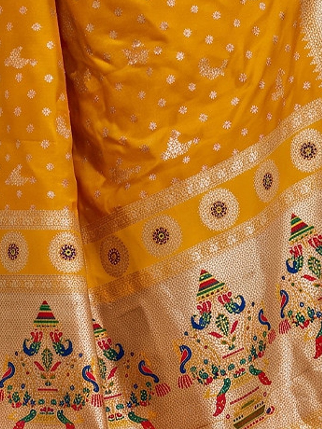 Peachmode Yellow Zari Border Silk Saree With Heavy Pallu - Image 2
