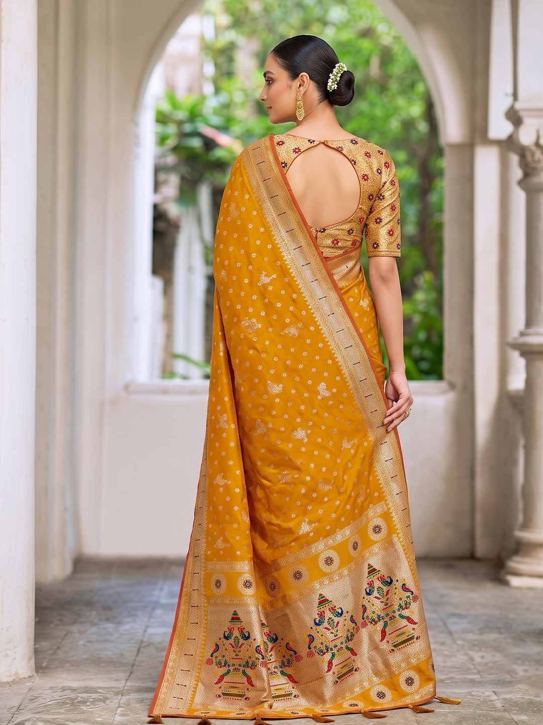 Peachmode Yellow Zari Border Silk Saree With Heavy Pallu - Image 3