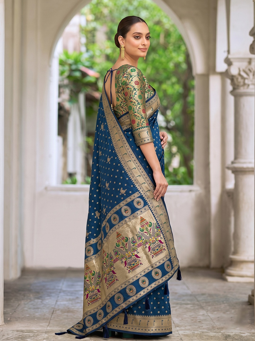 Peachmode Navy Blue Zari Border Silk Saree With Heavy Pallu - Image 3