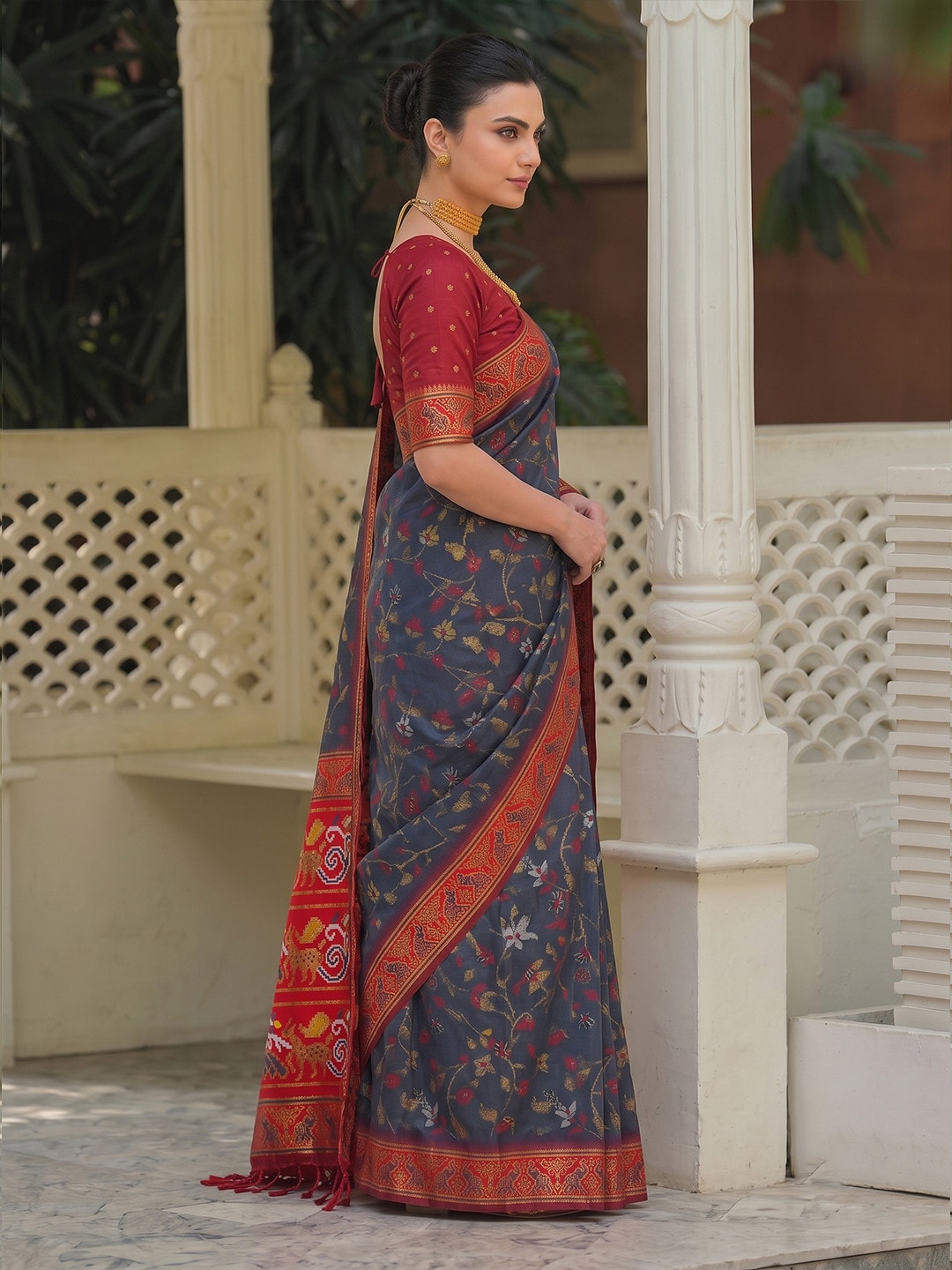 Peachmode Grey Woven Border Silk Saree With Heavy Pallu - Image 4