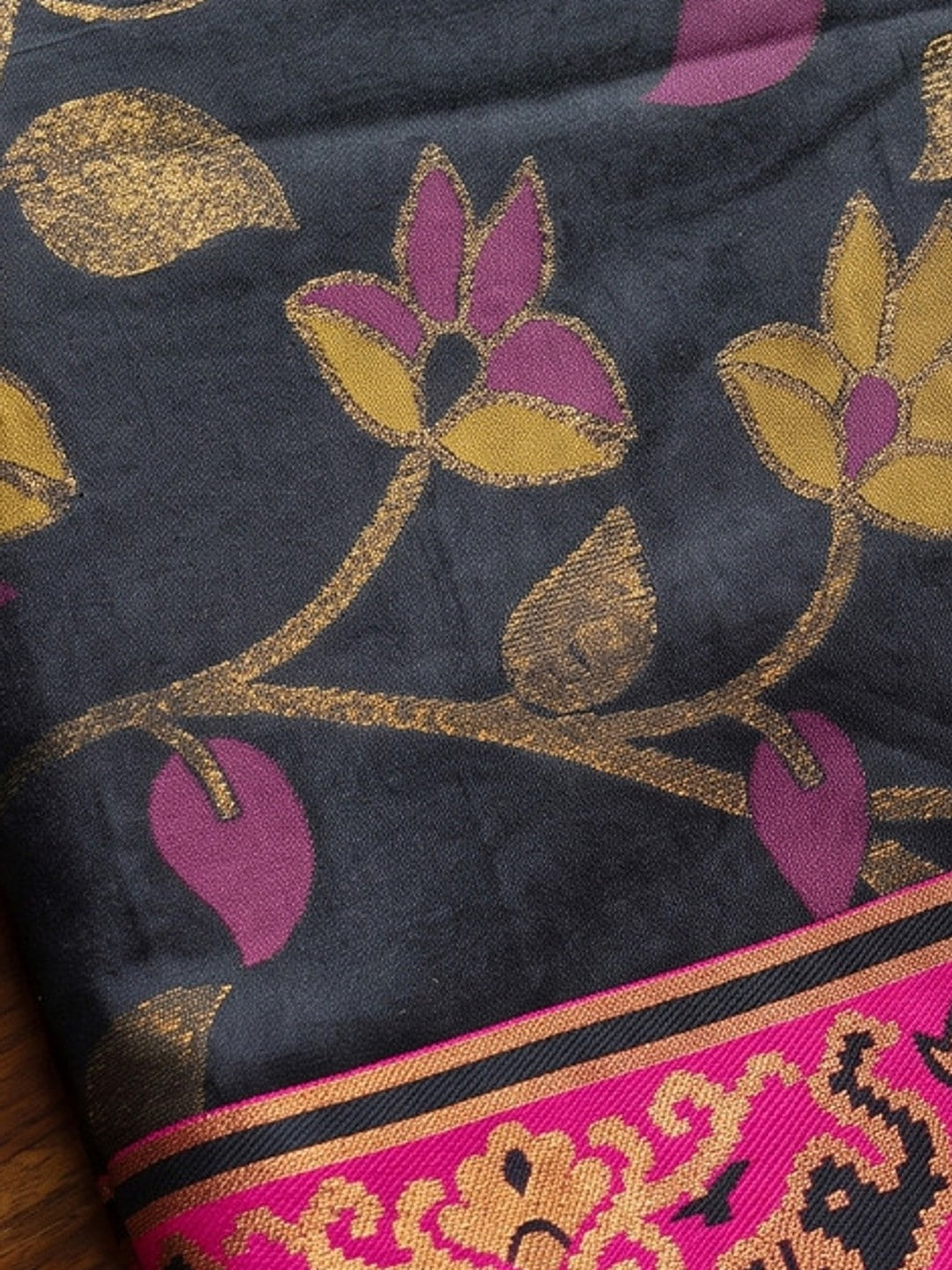 Peachmode Black Woven Border Silk Saree With Heavy Pallu - Image 5