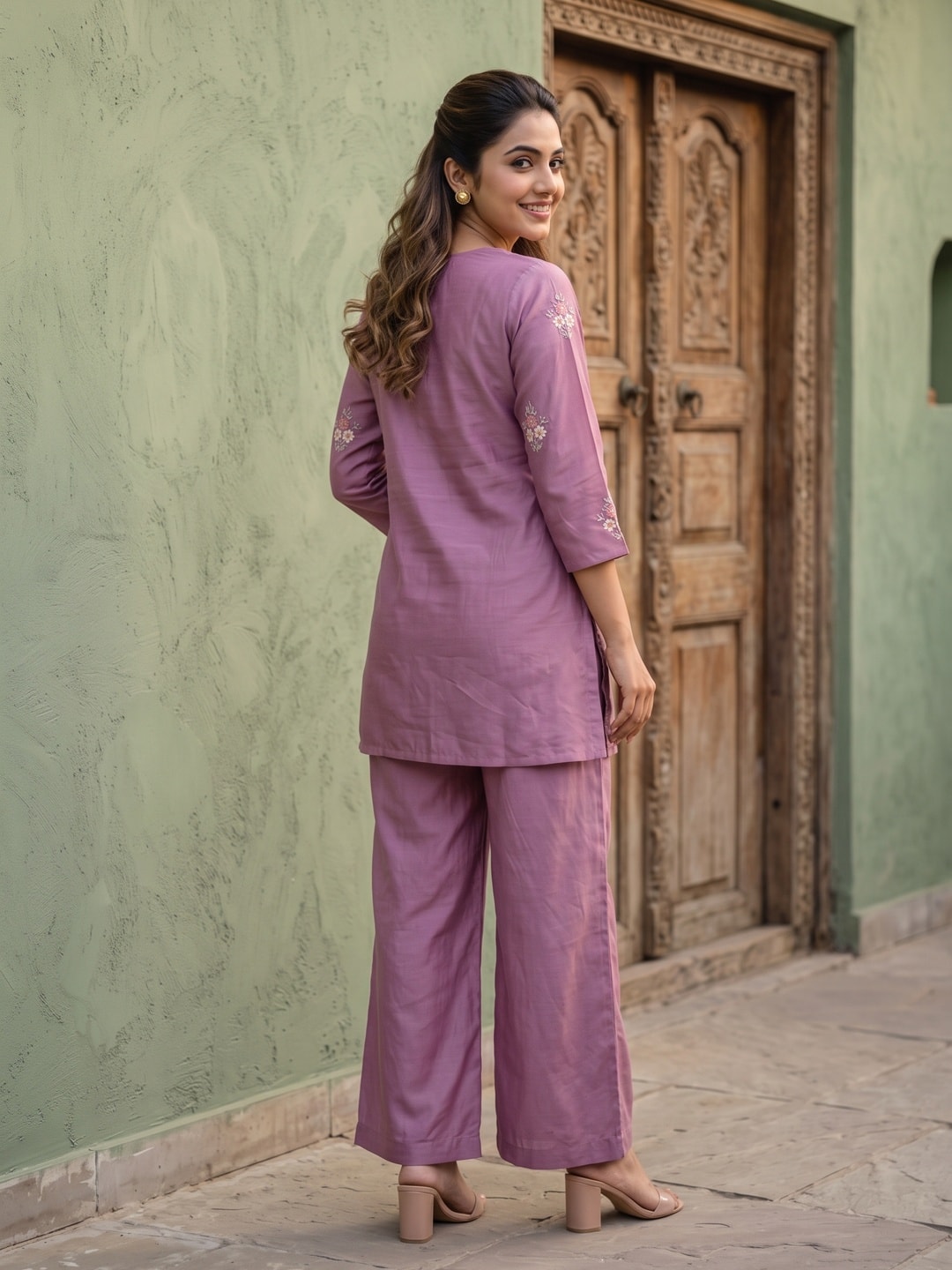 Peachmode Mauve Mul Chanderi Floral Embroidered Co-ord Set - Image 4