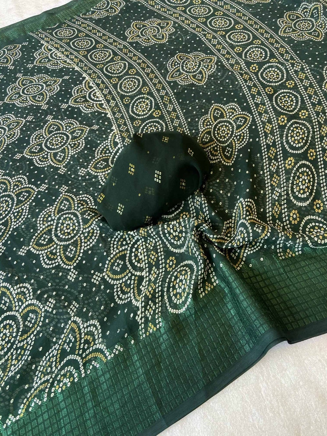 Green Bandhani Printed Georgette Saree With Viscose Border - Image 5