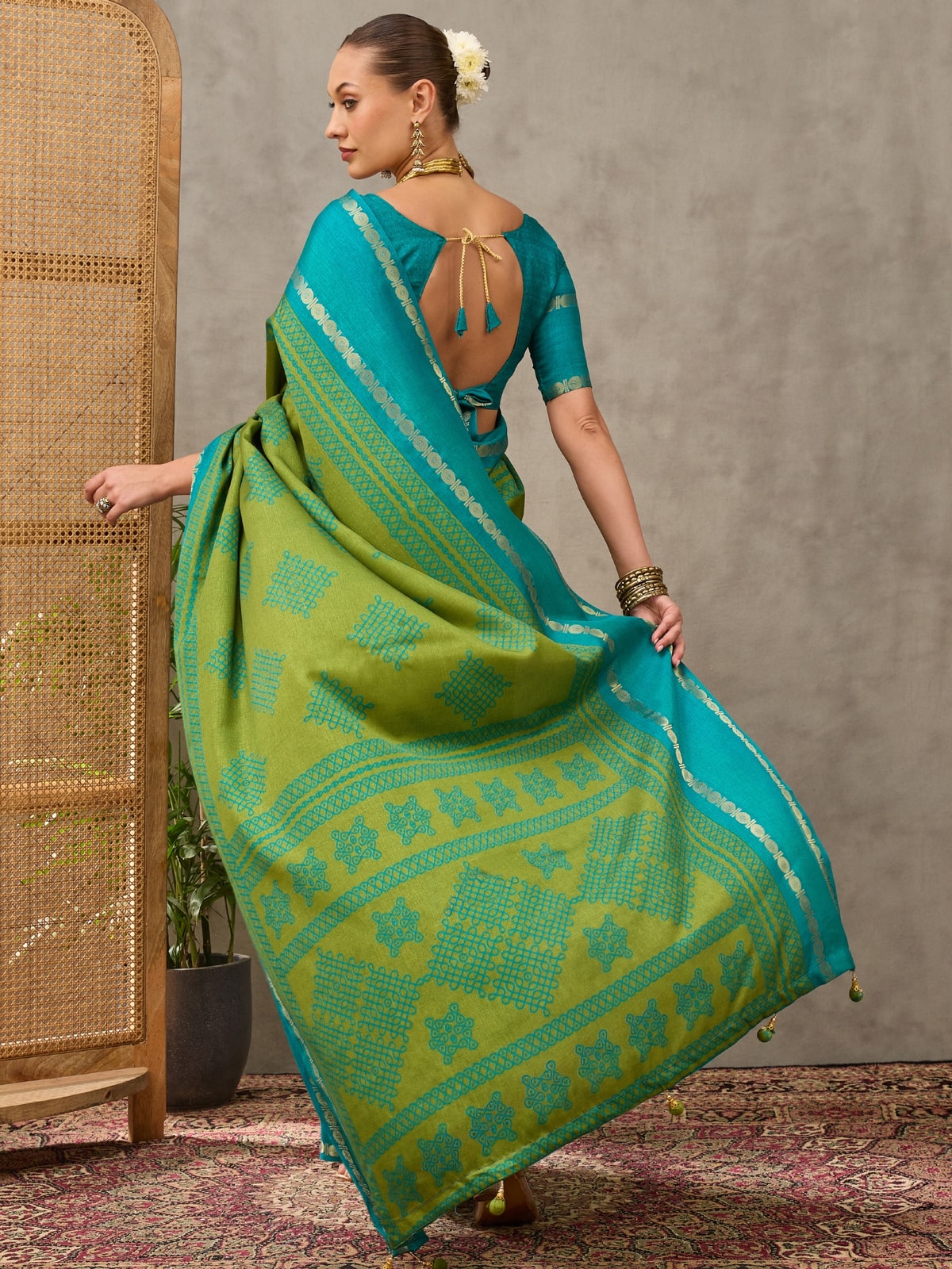 Peachmode Pista Tussar Silk Saree With Geometric Motif Pallu - Image 2