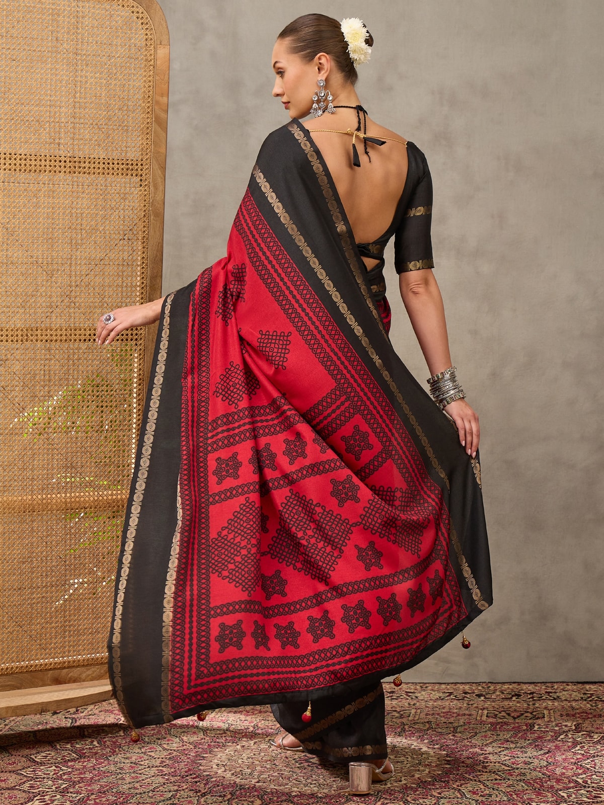 Peachmode Red Tussar Silk Saree With Geometric Motif Pallu - Image 2