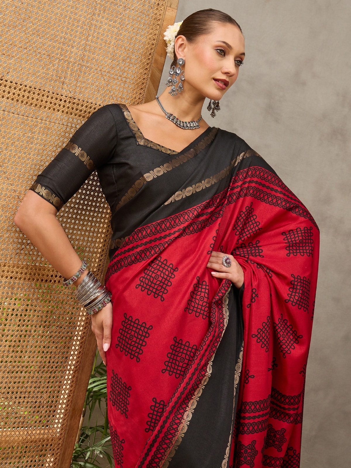 Peachmode Red Tussar Silk Saree With Geometric Motif Pallu - Image 3