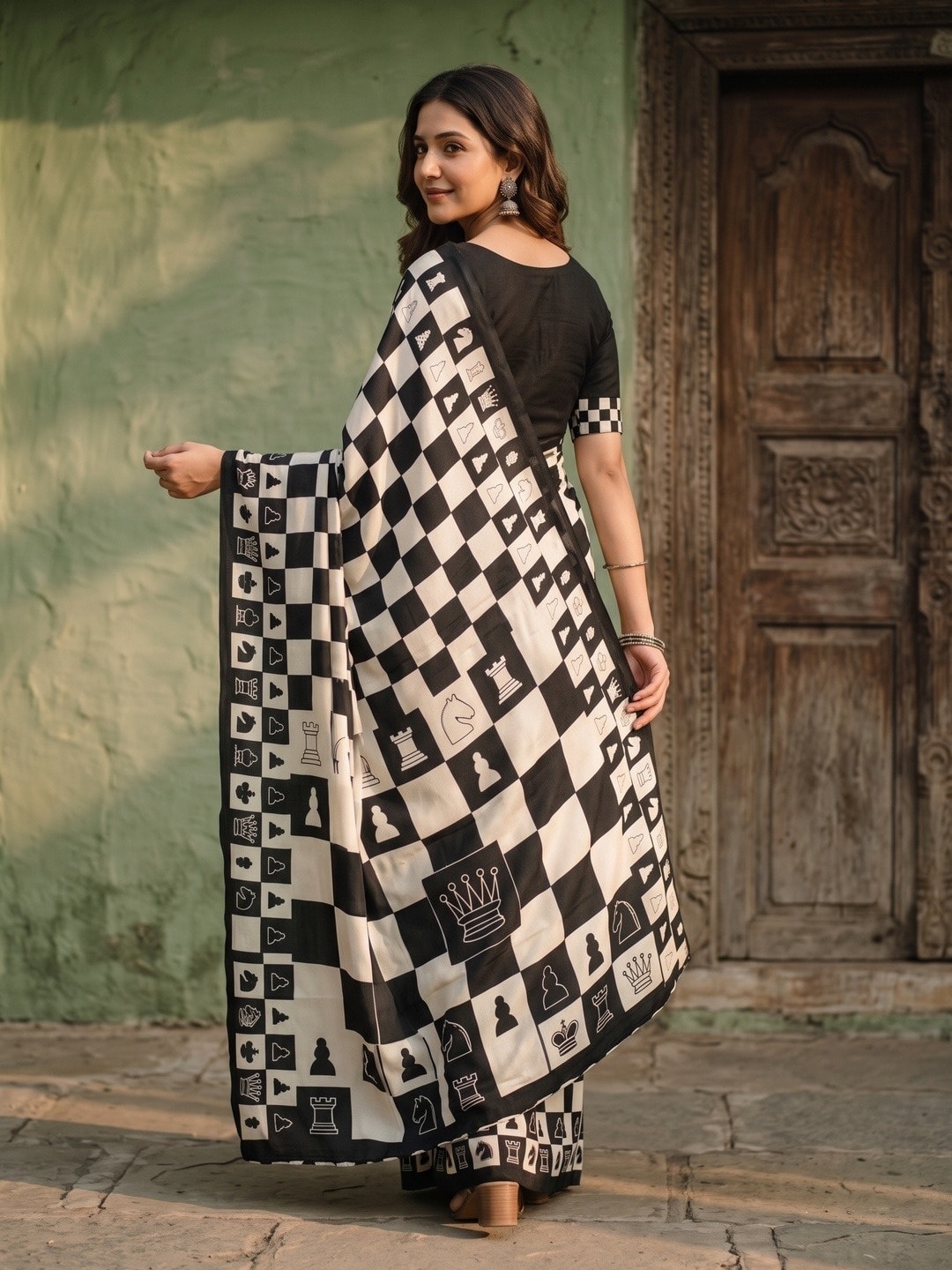 Peachmode Black Crepe Checkmate Chess Print Saree - Image 4