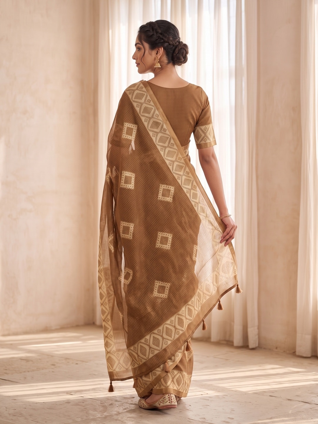 Peachmode Brown Kota Doria Digital Print Zari Check Cotton Saree With Diamond Motifs - Image 4