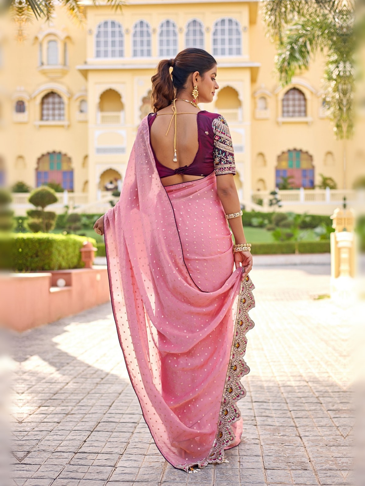 Peachmode Dusty Rose Bhutti Georgette Saree With Heavy Embroidered Scalloped Border - Image 6