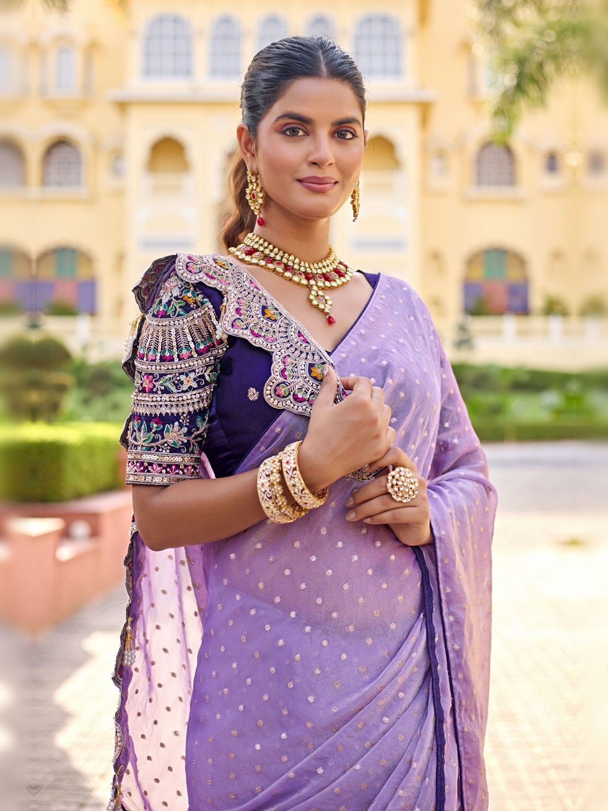 Peachmode Lavender Bhutti Georgette Saree With Heavy Embroidered Scalloped Border - Image 2