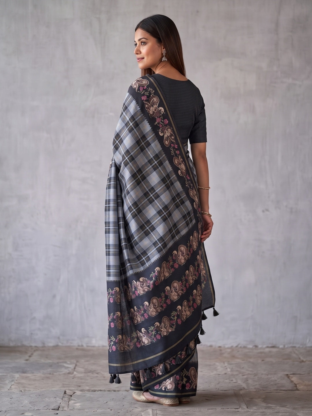 Peachmode Grey Kalamkari Peacock Border Check Tussar Saree With Tassels - Image 2