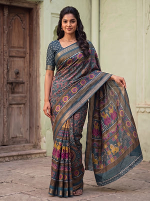 Peachmode Grey Maheshwari Silk Viscose Printed Saree With Zari Border And Kalamkari Pallu - Image 1