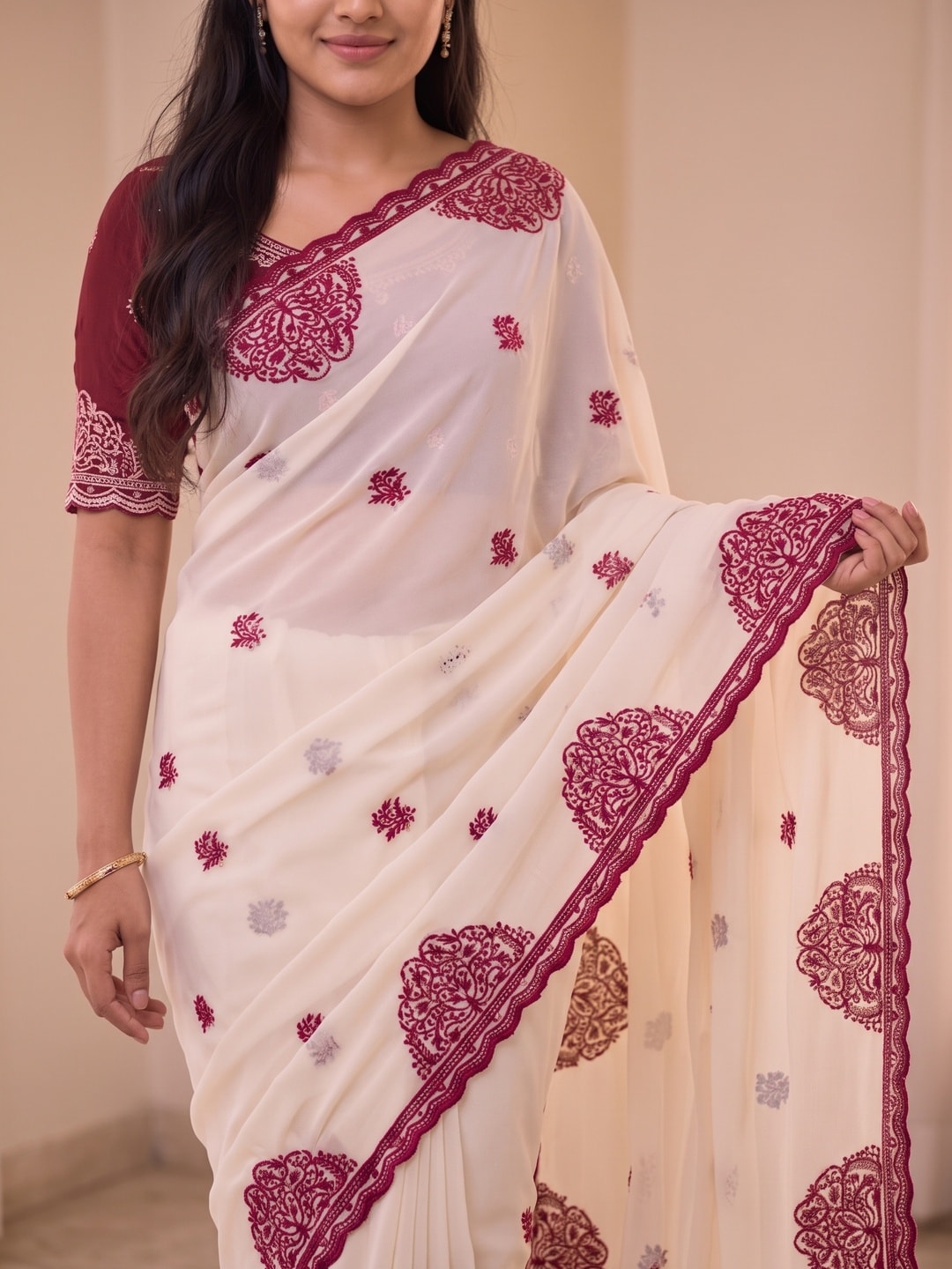 Peachmode Off White Star Georgette Saree With Multi Thread Work, Medallion Border And Scalloped Cut Border - Image 5