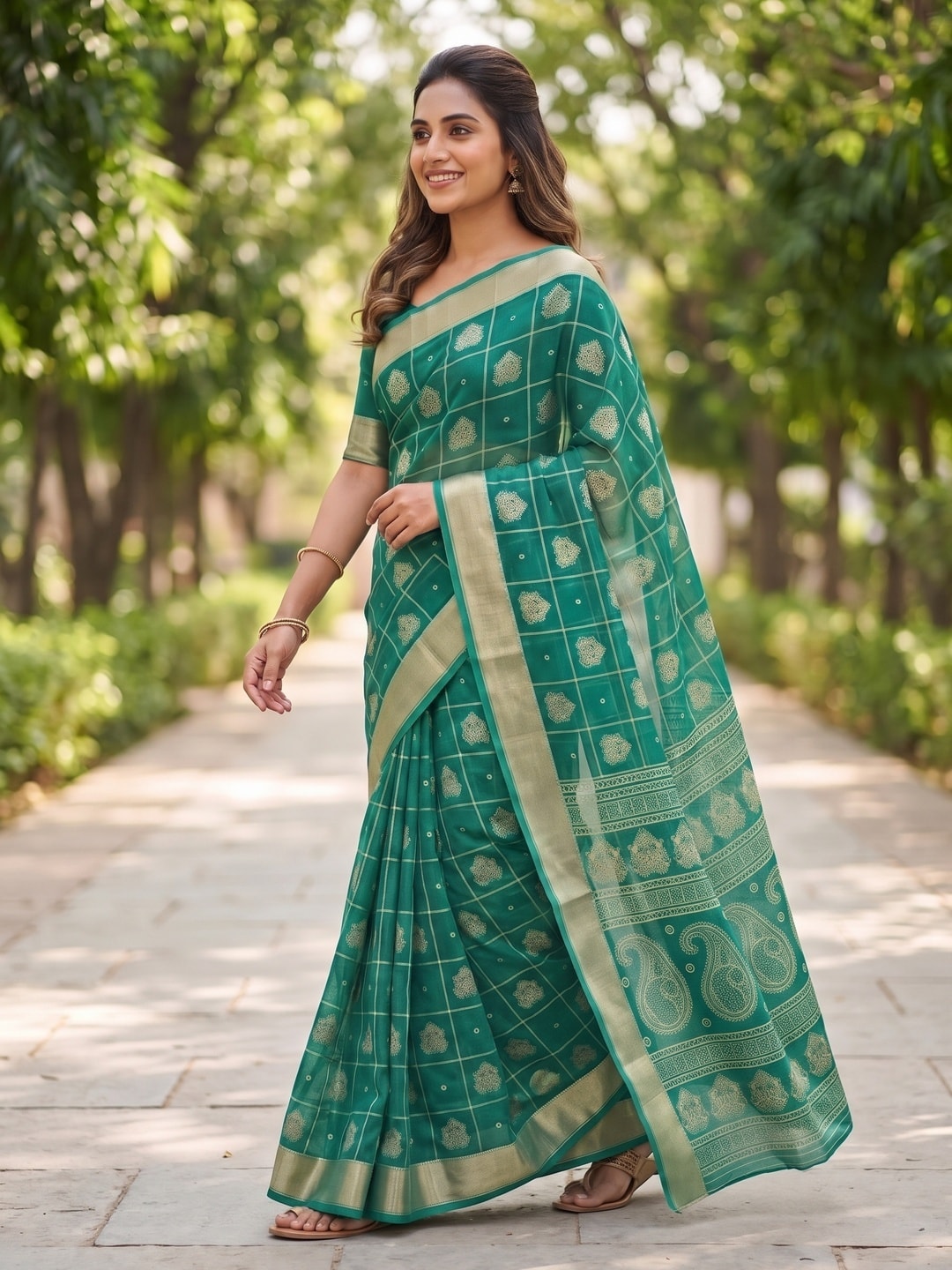 Peachmode Green Paisley Moss Georgette Digital Printed Saree With Zari Border - Image 3