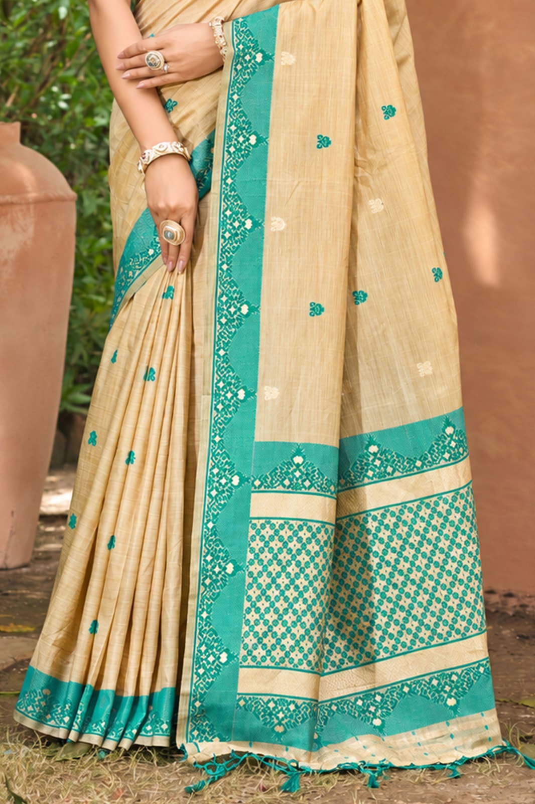 Peachmode Beige with Teal Blue Assam Silk Saree With Geometric Woven Border, Contrast Pallu & Buta Motifs - Image 5