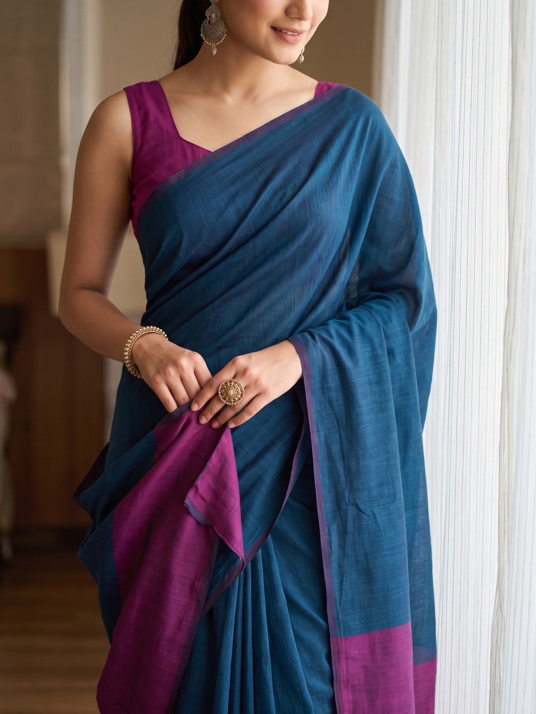 Peachmode Navy Blue Two Tone Mul Cotton Saree With Contrast Pallu - Image 4