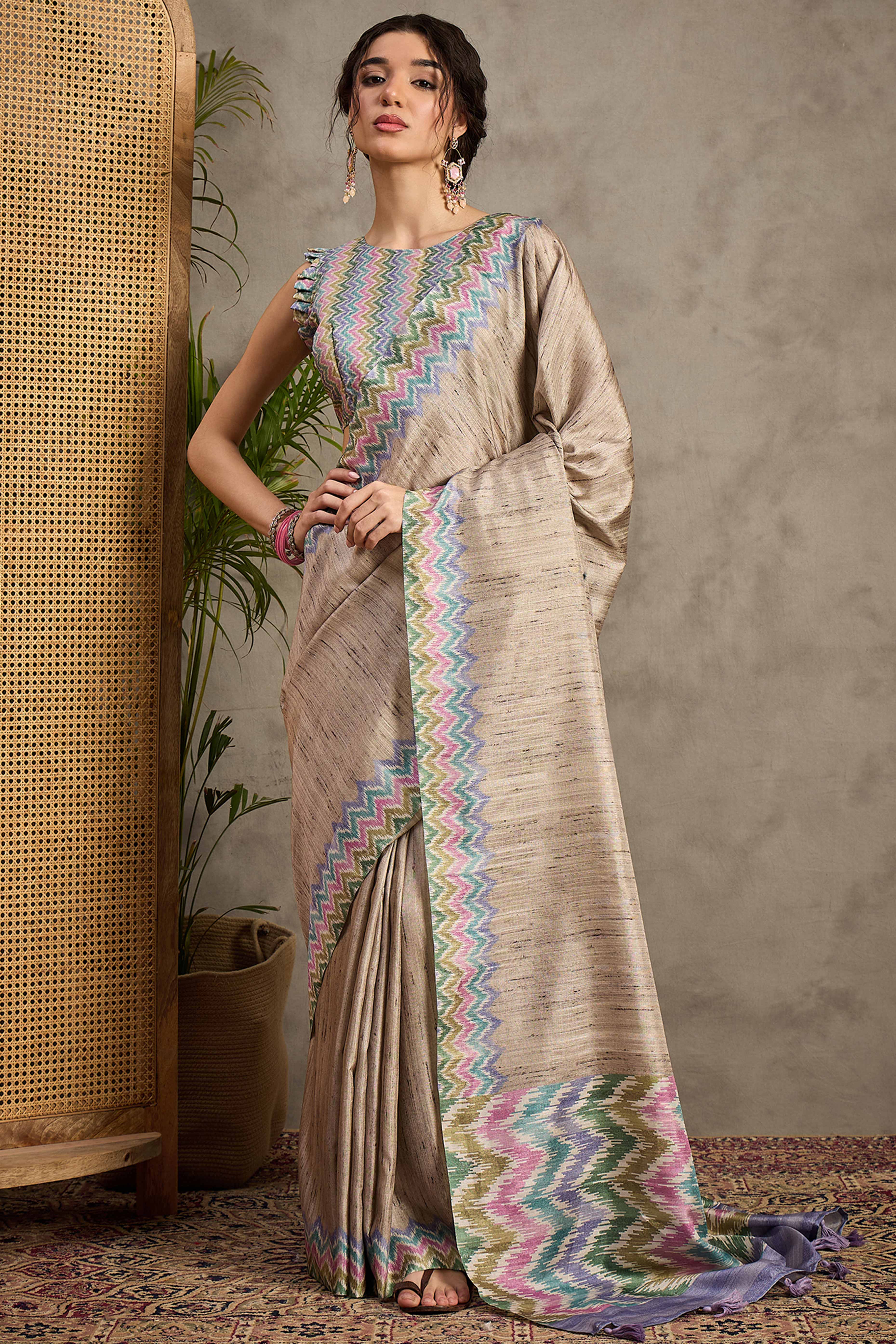 Beige Cotton Silk Handloom Saree Featuring Traditional Woven Patterns