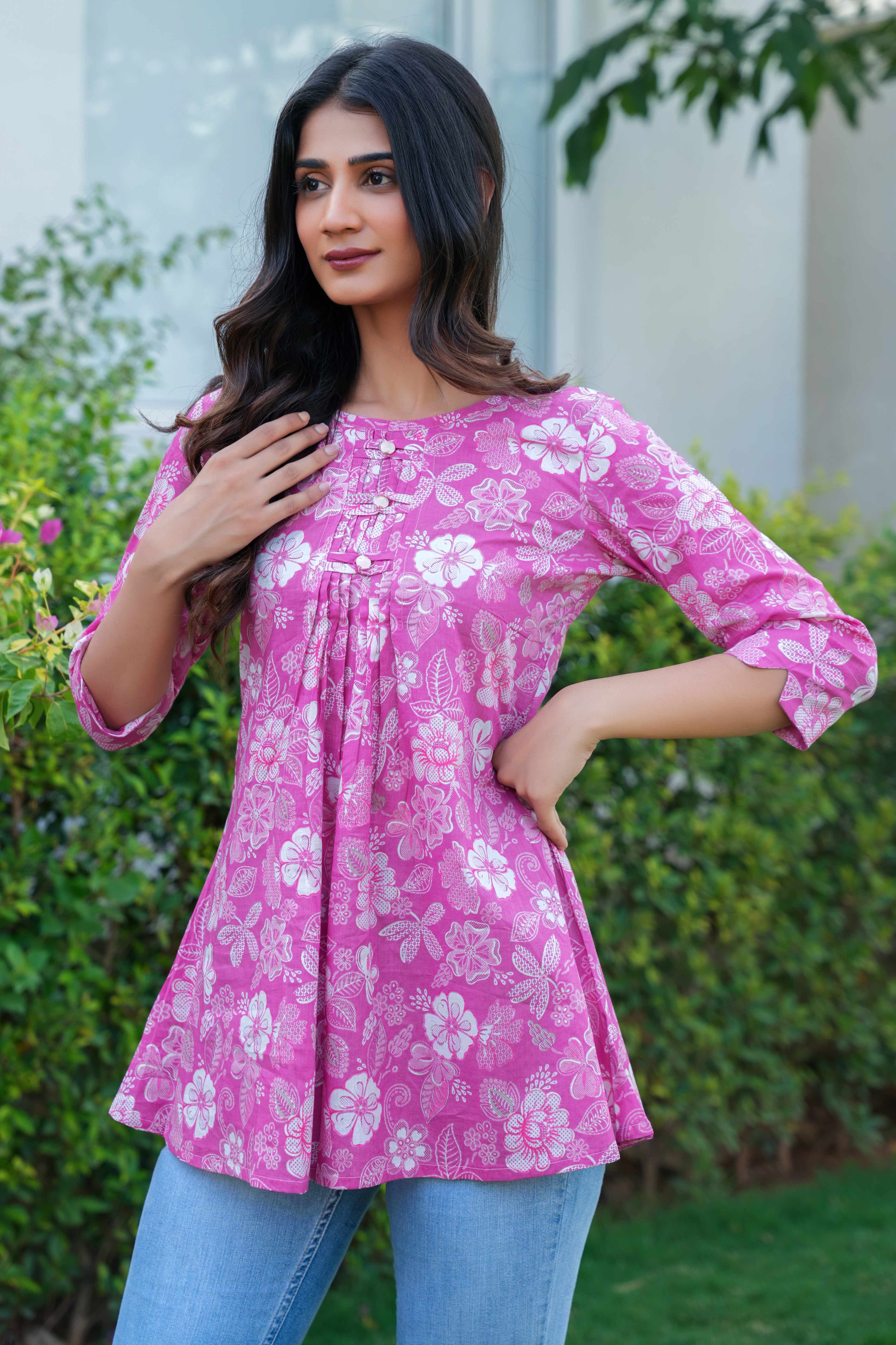 Pink Short Cotton Top with Structured Floral Weaves