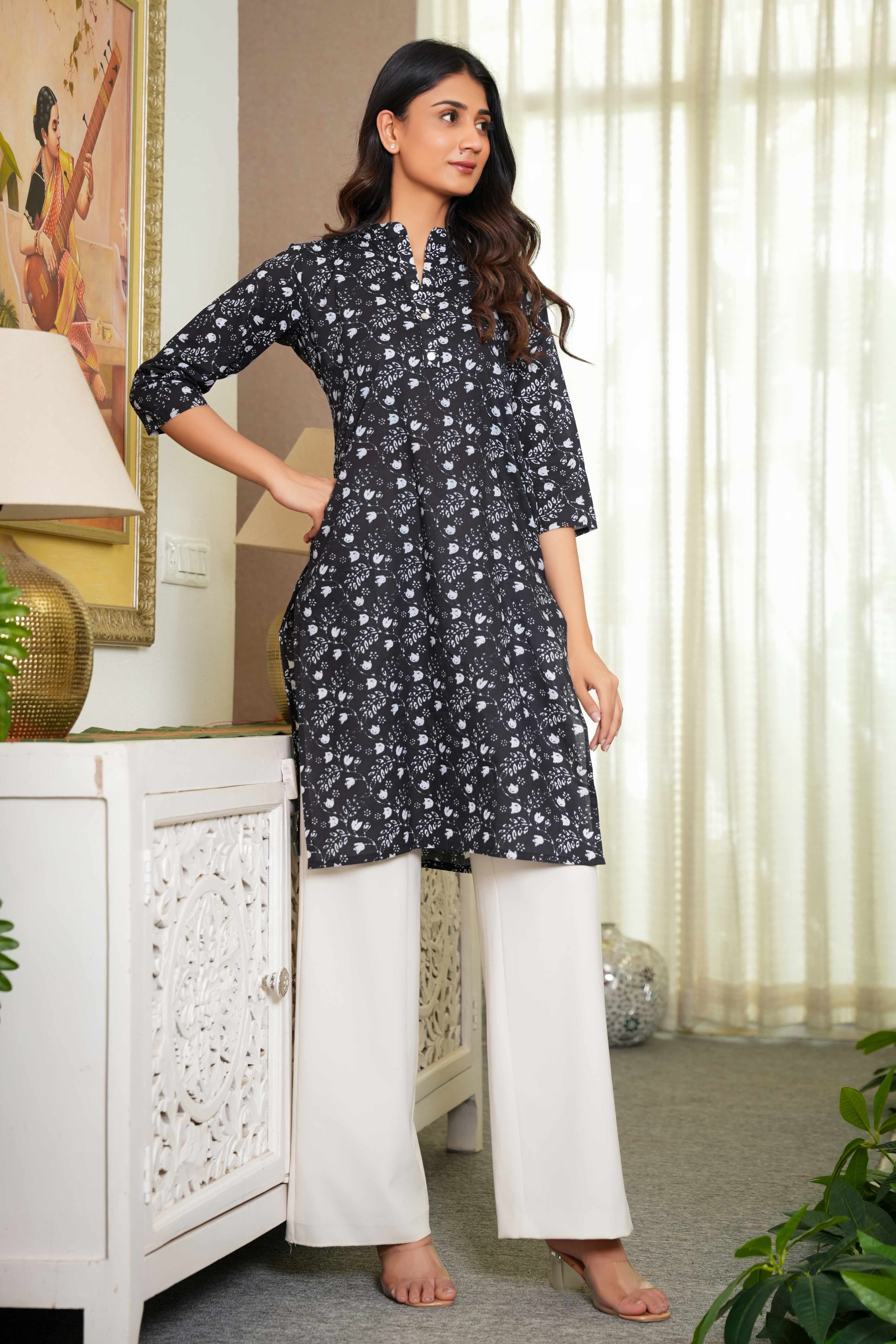 Black Perfect Daily Wear Floral Cotton Kurti in Straight Silhouette