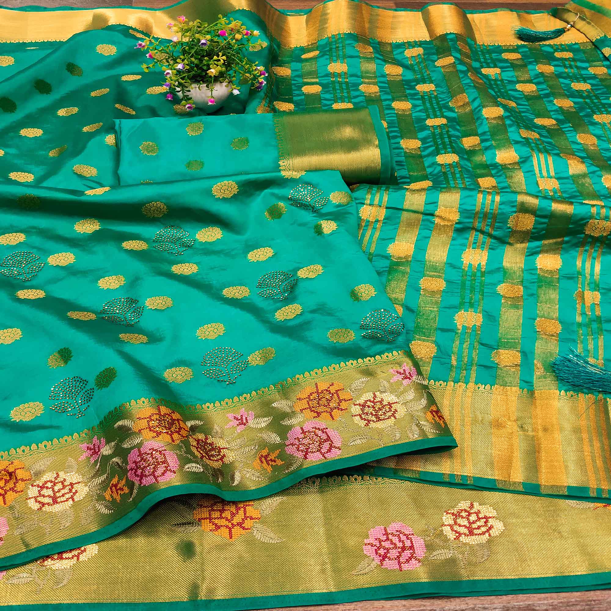 Rexona Green Zari Woven Jacquard Saree With Embroidery Border