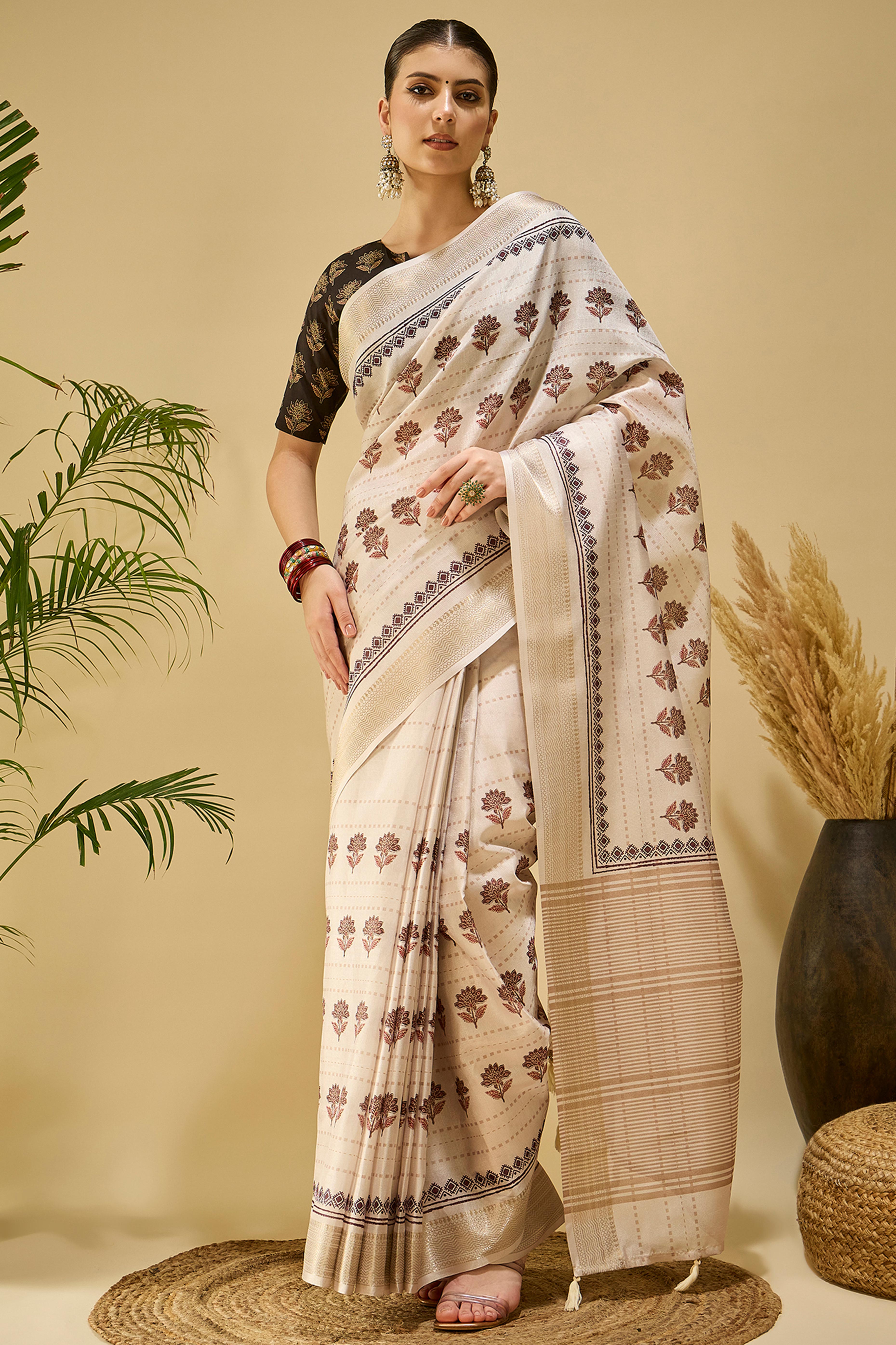 Classic Cream Floral Katki Cotton Silk Saree Adorned With Tassel Finished Pallu