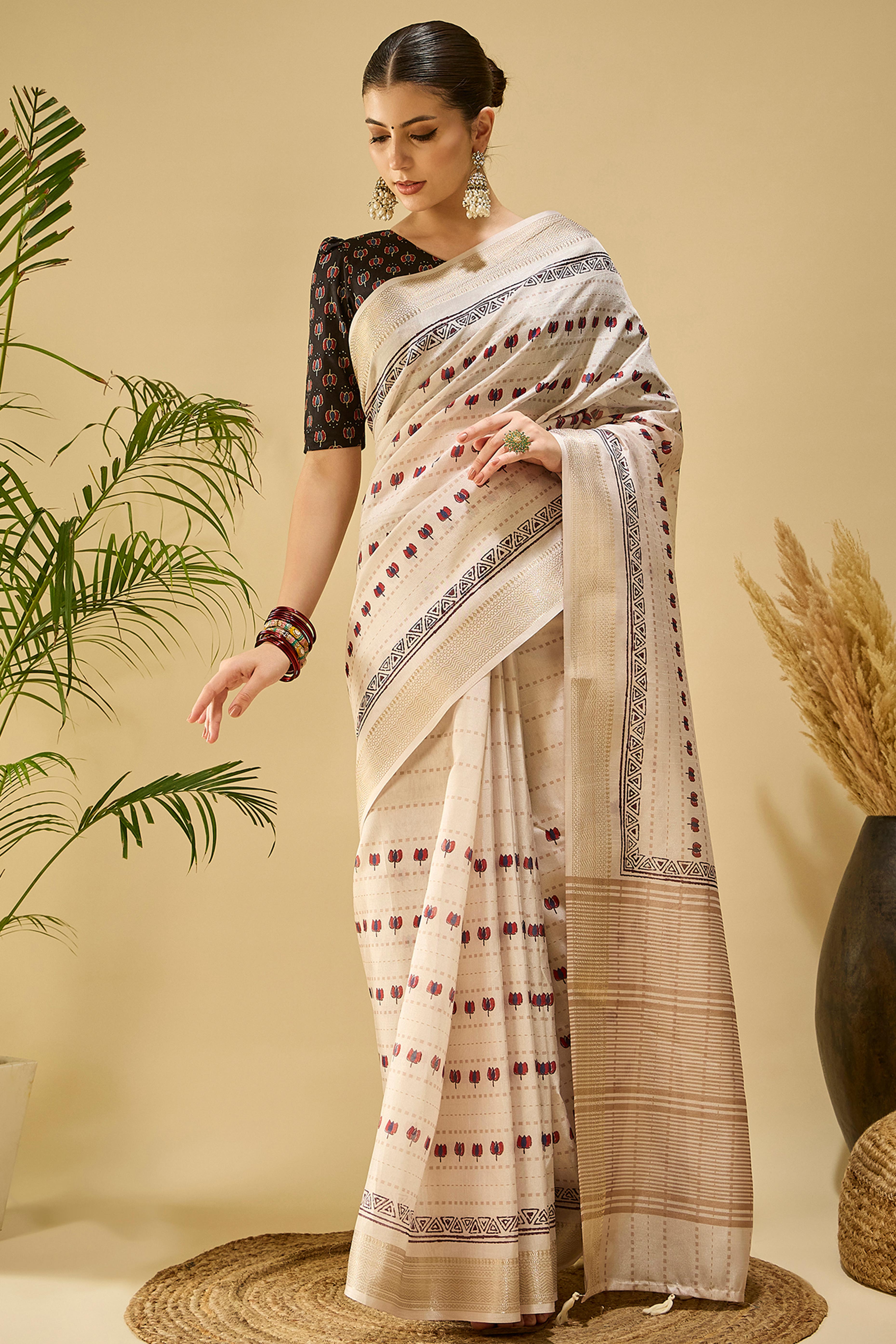 Refined Cream Floral Patterned Katki Cotton Silk Saree Highlighted By Tassel Pallu