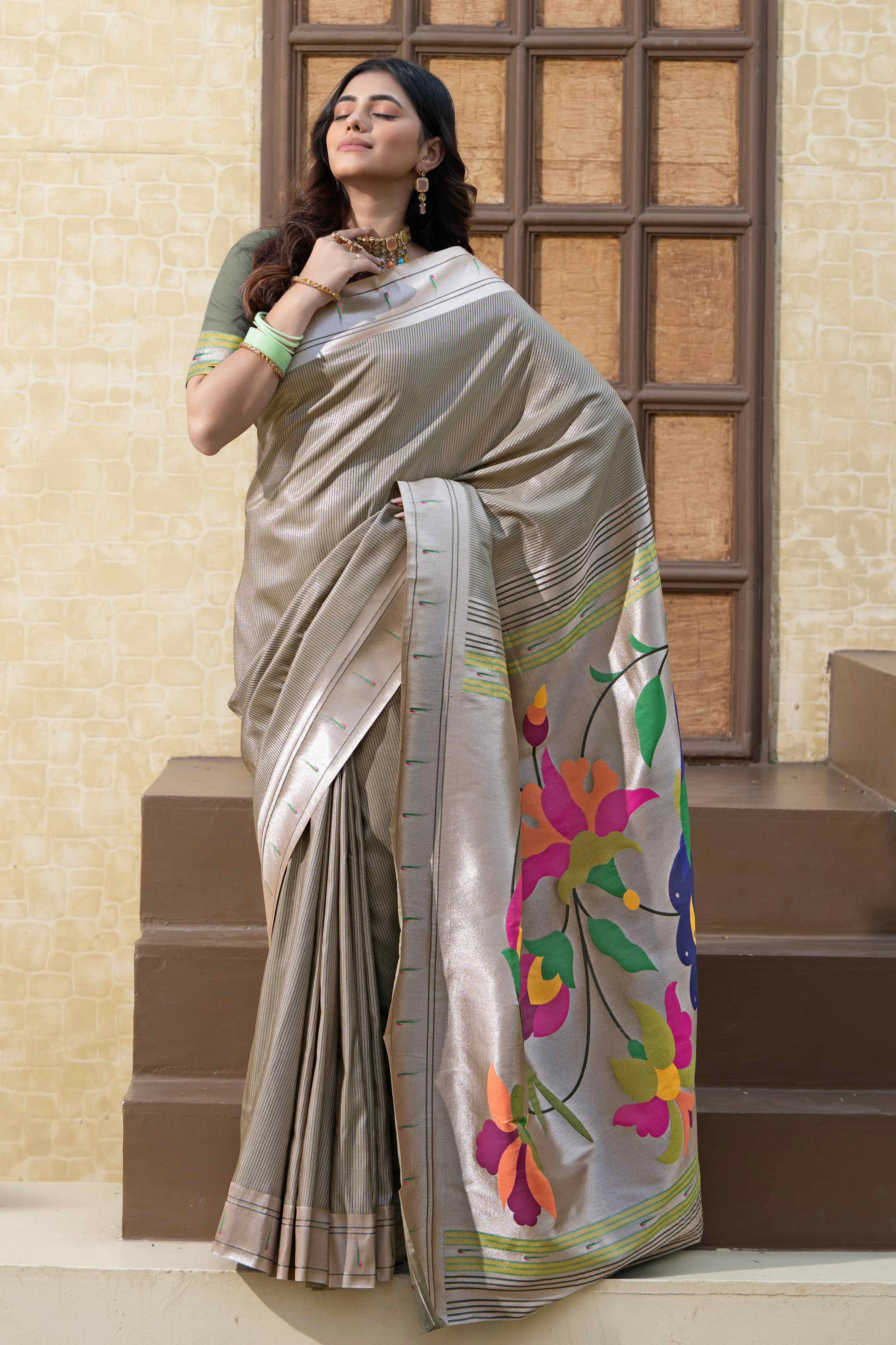 Grey Floral Zari Woven Silk Blend Paithani Saree With Intricate Weaving