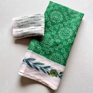 Chic Green Linen Saree Featuring Bandhani & Floral Digital Prints
