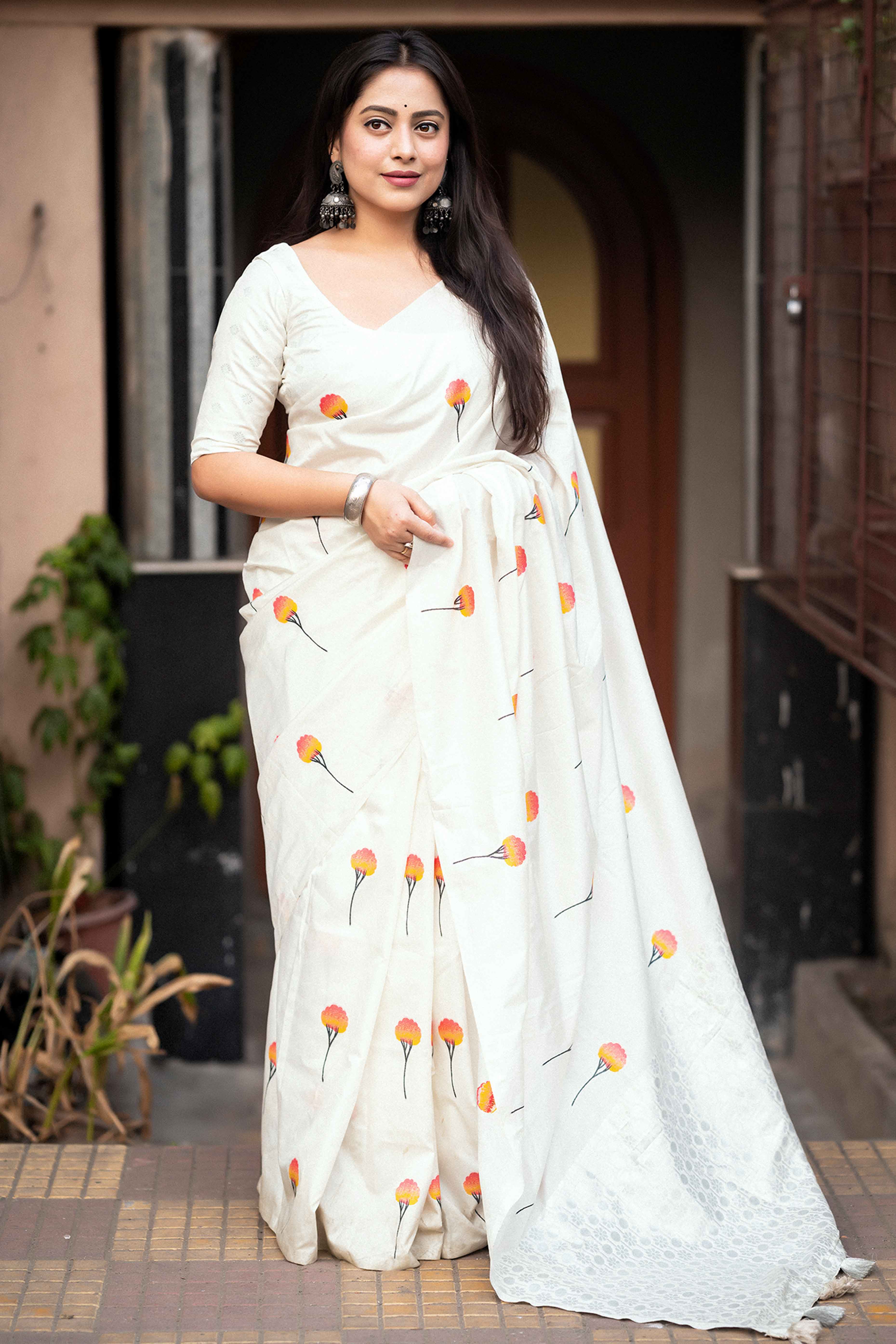 Elegant White Banarasi Silk Saree With Floral Zari Weaving & Tassel Border