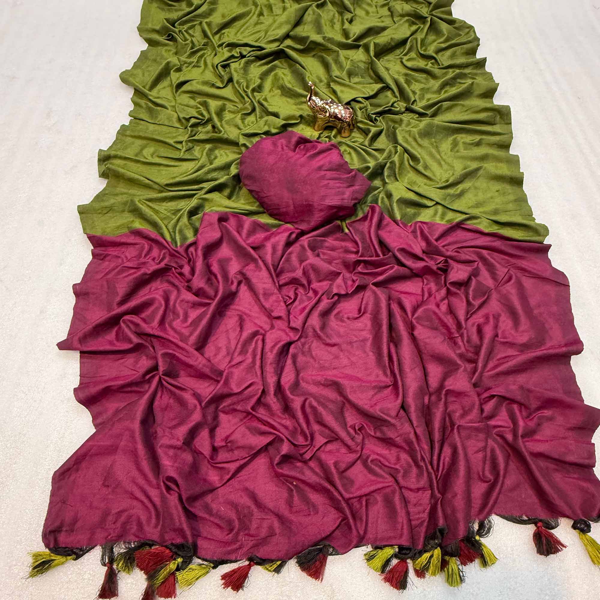 Charming Green & Magenta Solid Handwoven Pure Mul Cotton Saree With Tassel Pallu