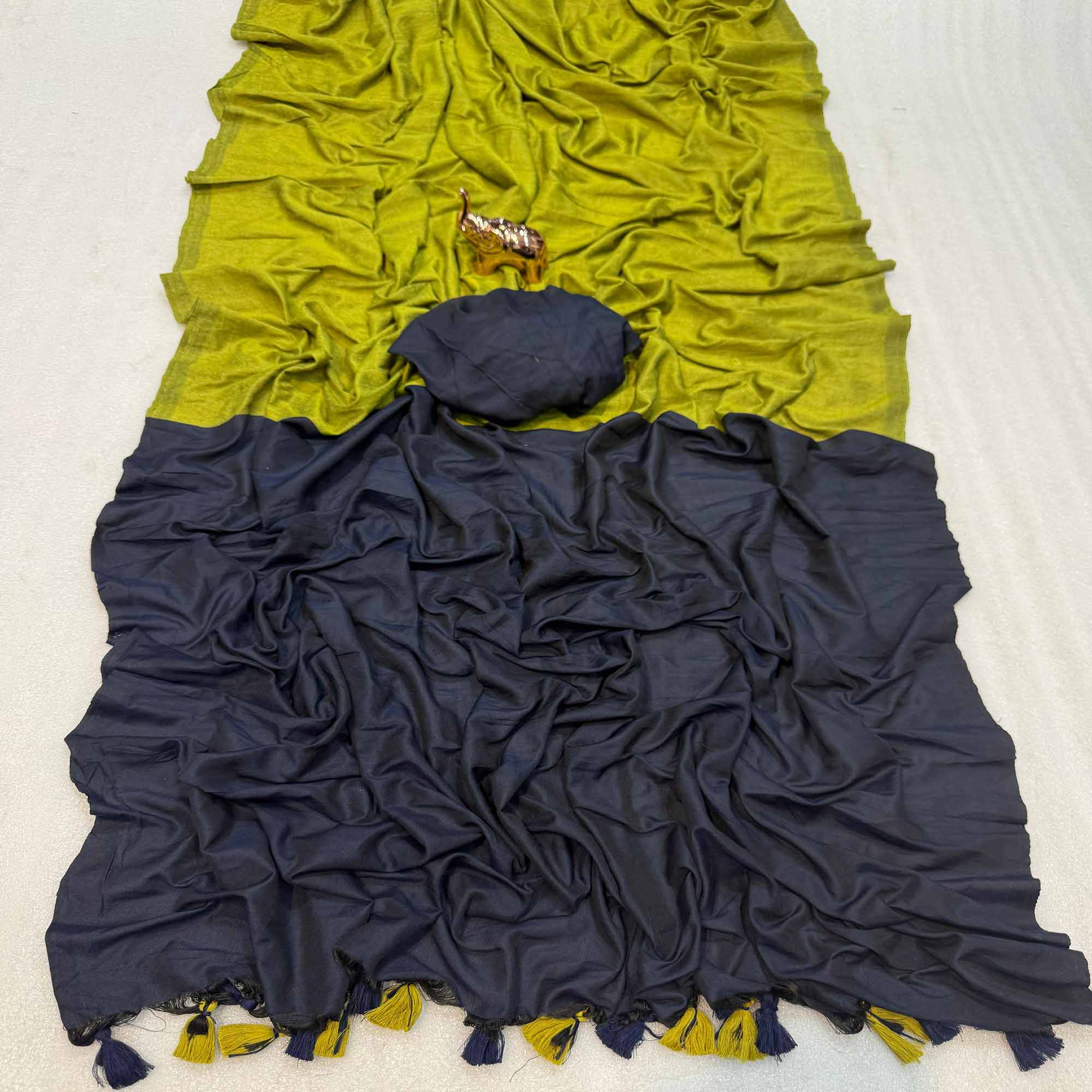 Charming Green & Navy Blue Solid Handwoven Pure Mul Cotton Saree With Tassel Pallu