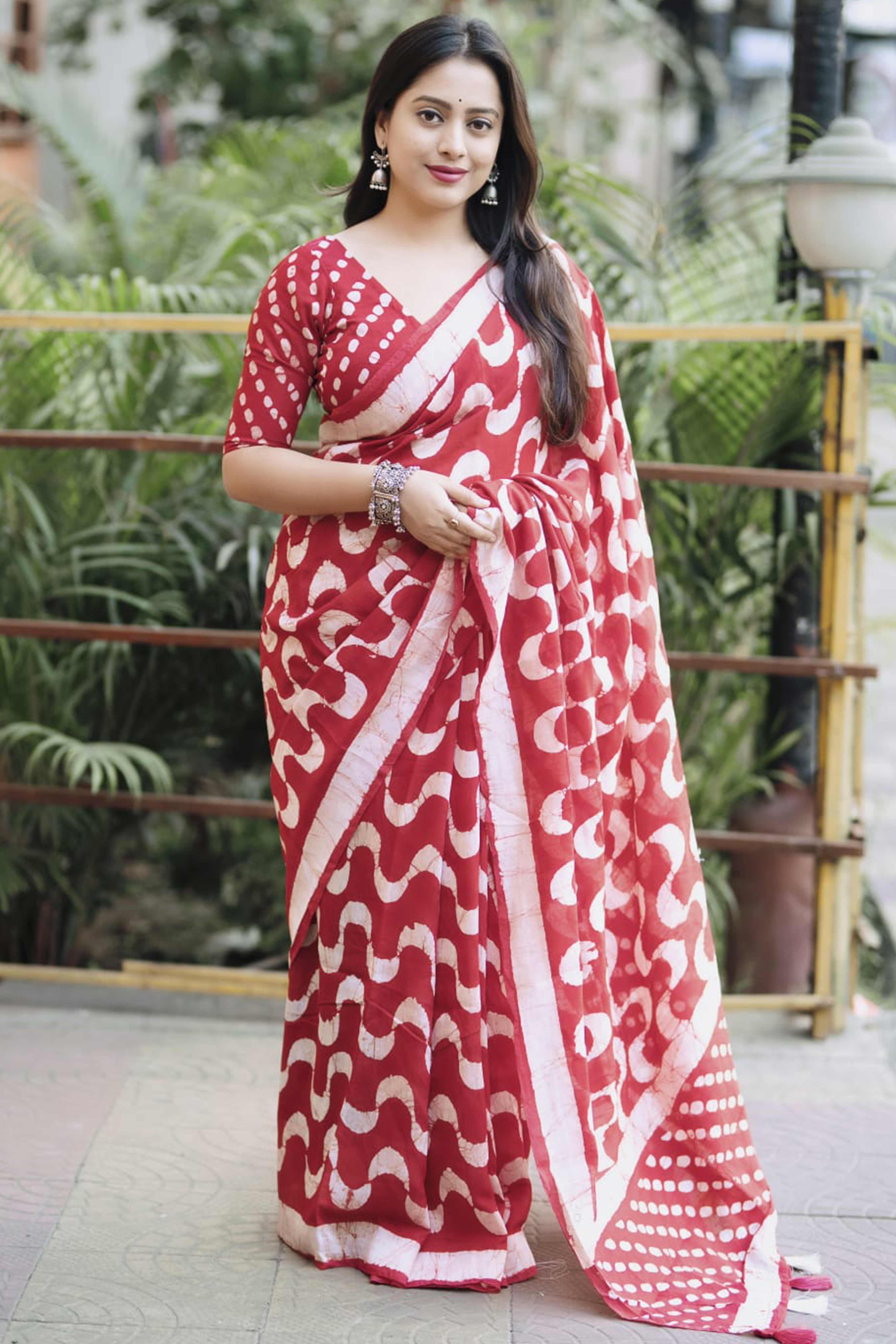 Brick Red Linen Saree With Vibrant Zig Zag Digital Print & Trendy Tassel Pallu