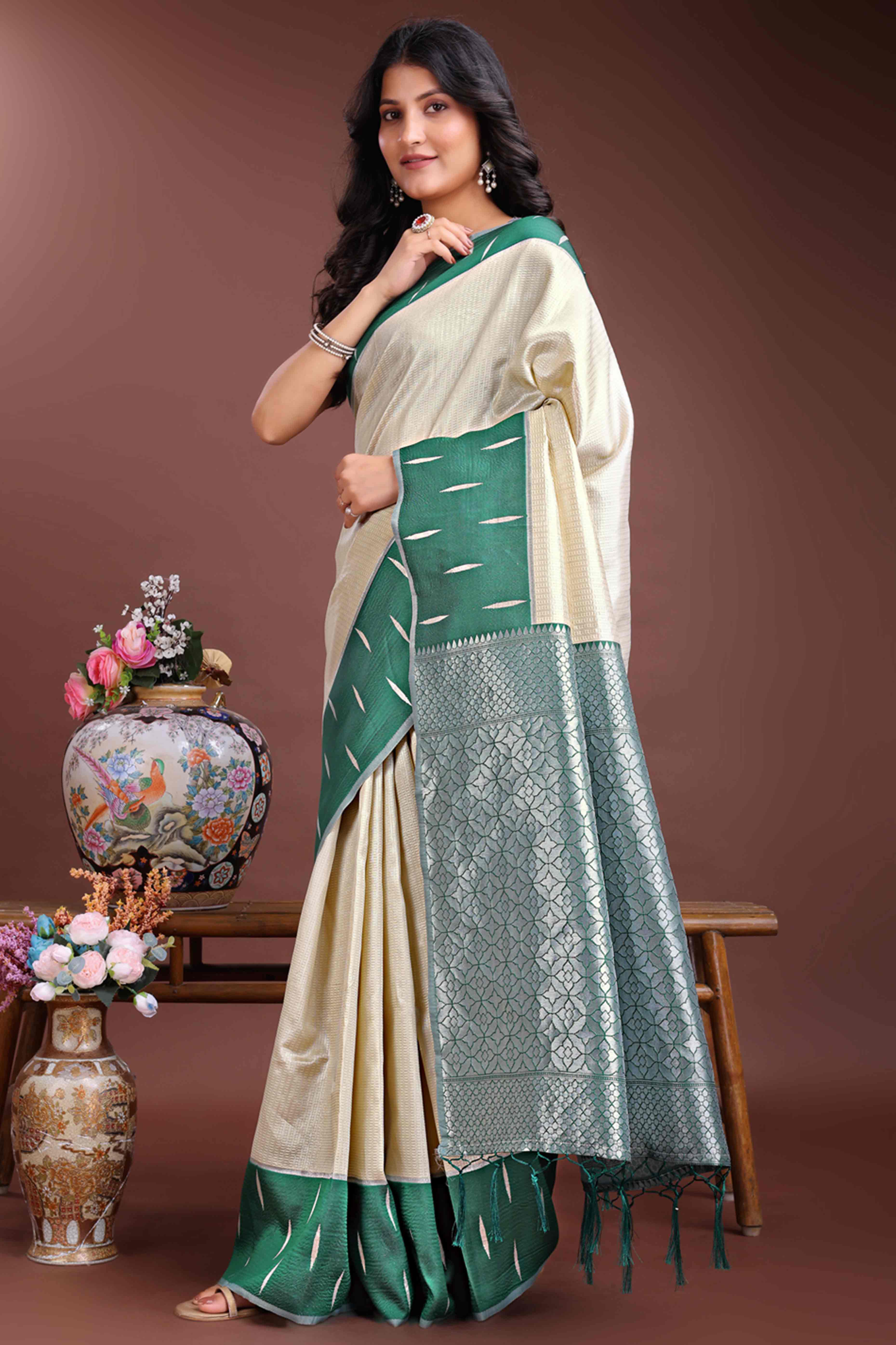 Elegant Cream Zari Weaving Silk Blend Saree with Timeless Sophistication