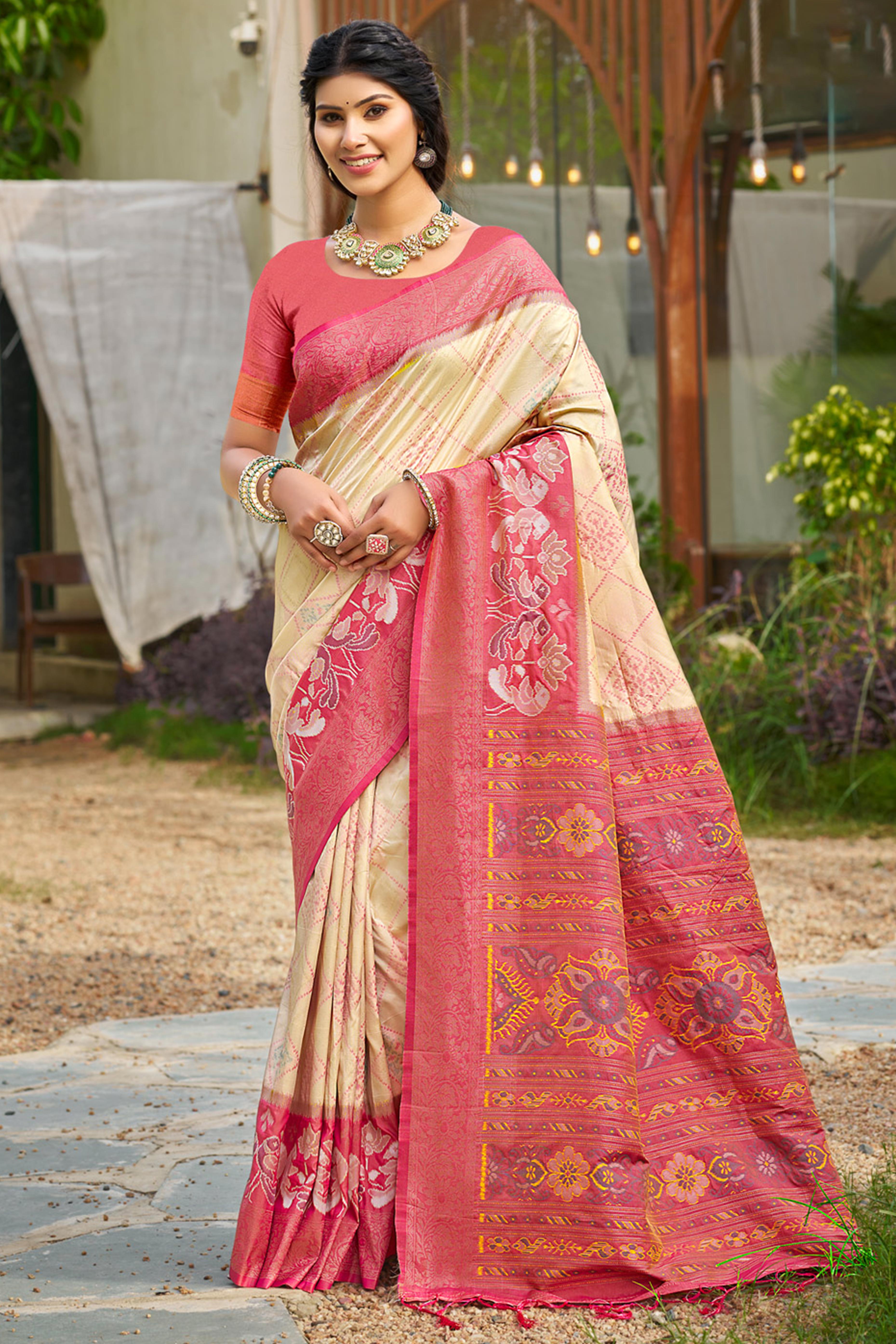 Graceful Cream Pochampally Silk Blend Saree Adorned With Floral Weaving & Stylish Tassel Pallu