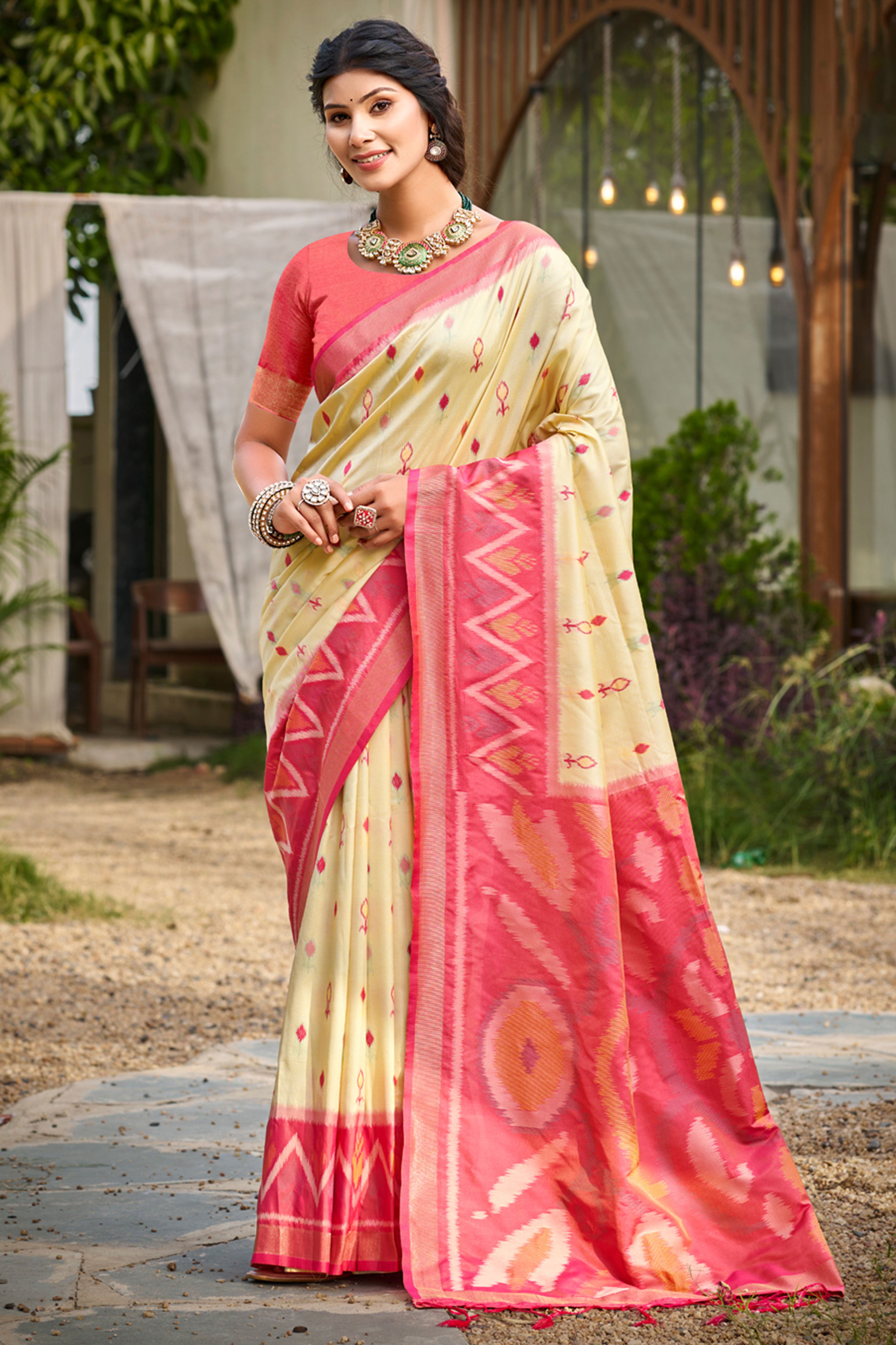 Elegant Cream Pochampally Ikkat Silk Blend Saree Featuring Intricate Weaving & Tassel Pallu