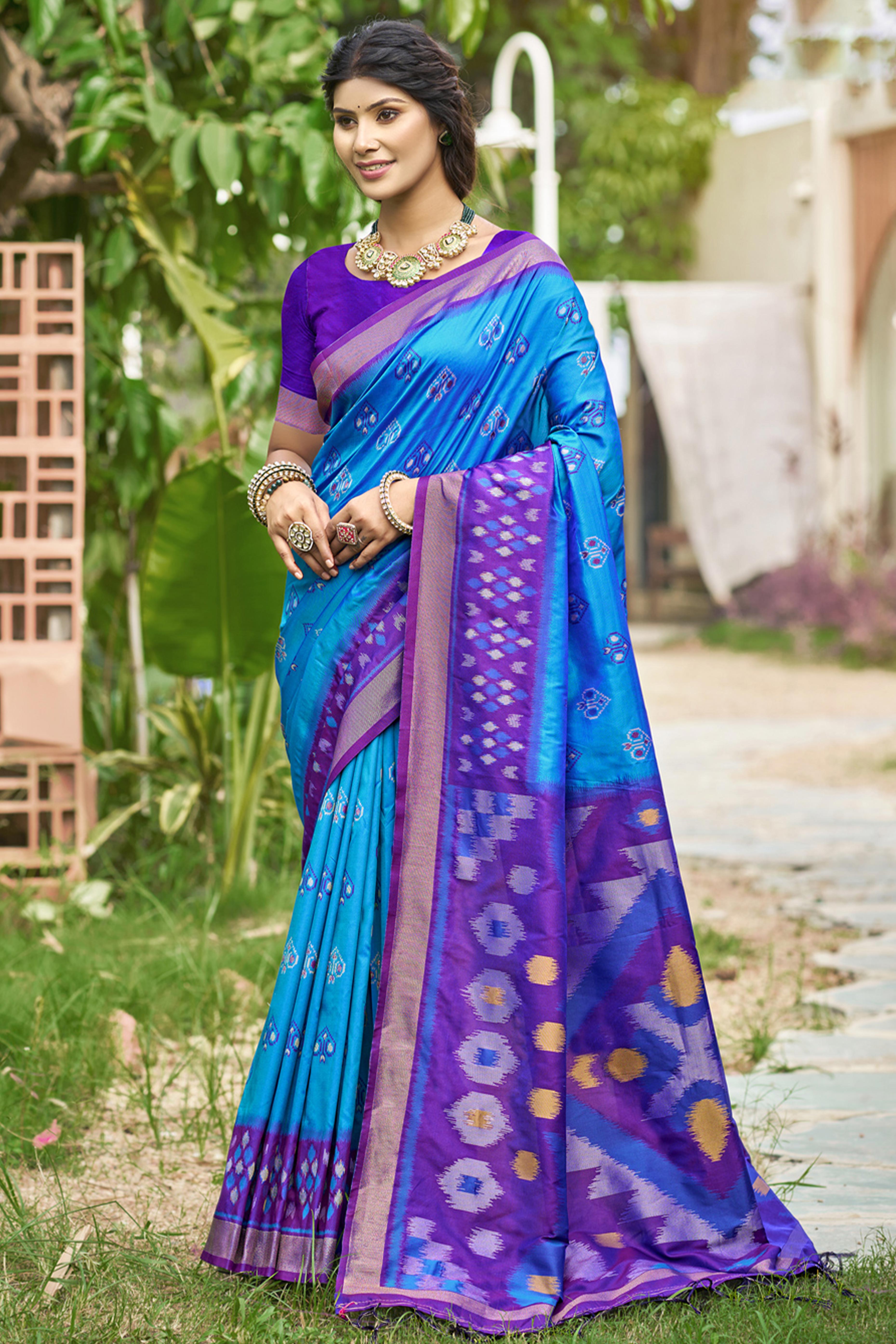 Classic Blue Pochampally Ikkat Silk Blend Saree Completed With Refined Weaving & Tassel Pallu