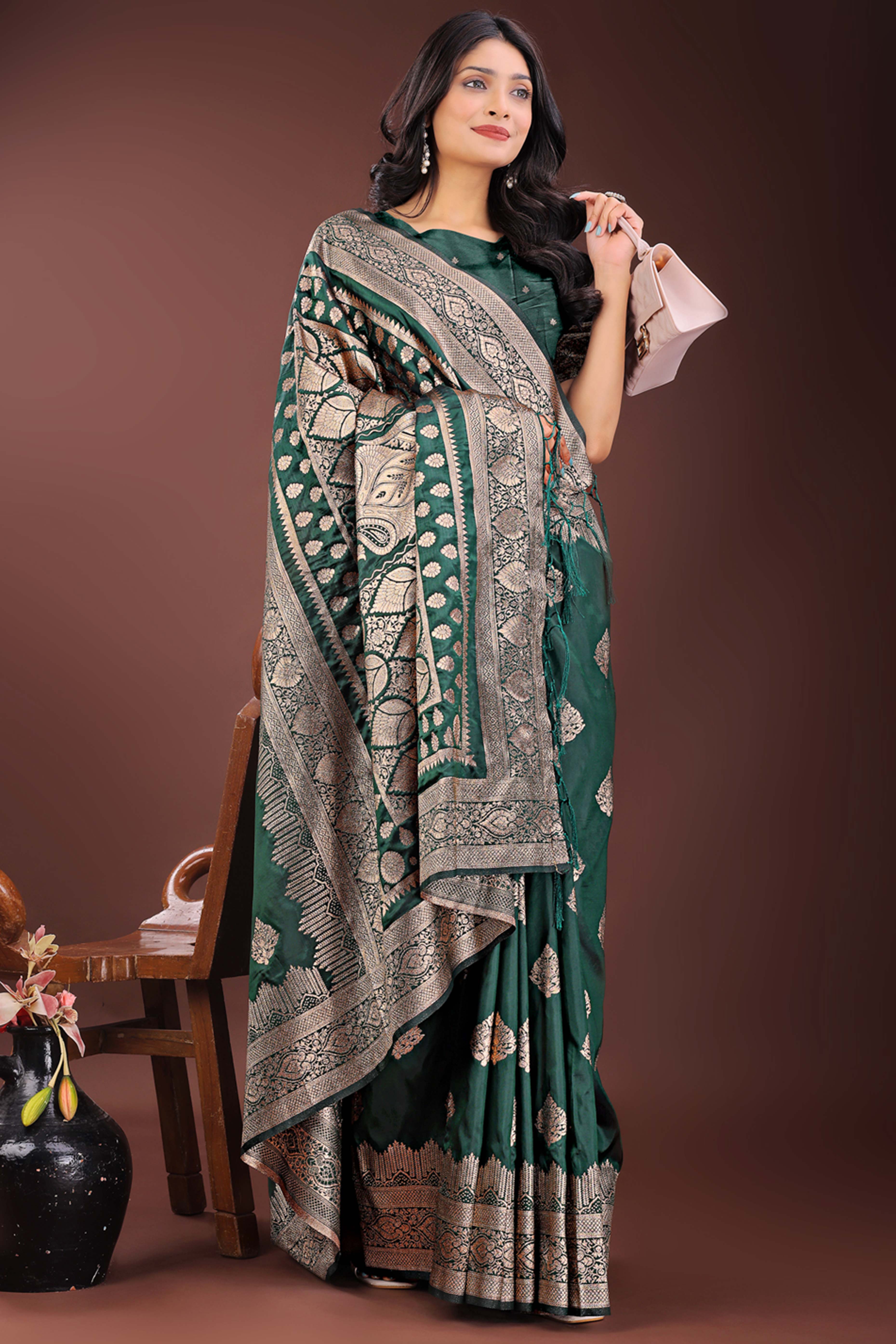Elegant Green Floral Zari Woven Kanjivaram Silk Saree Crafted for Timeless Festive Glamour