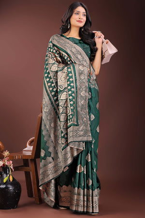 Elegant Green Floral Zari Woven Kanjivaram Silk Saree Crafted for Timeless Festive Glamour