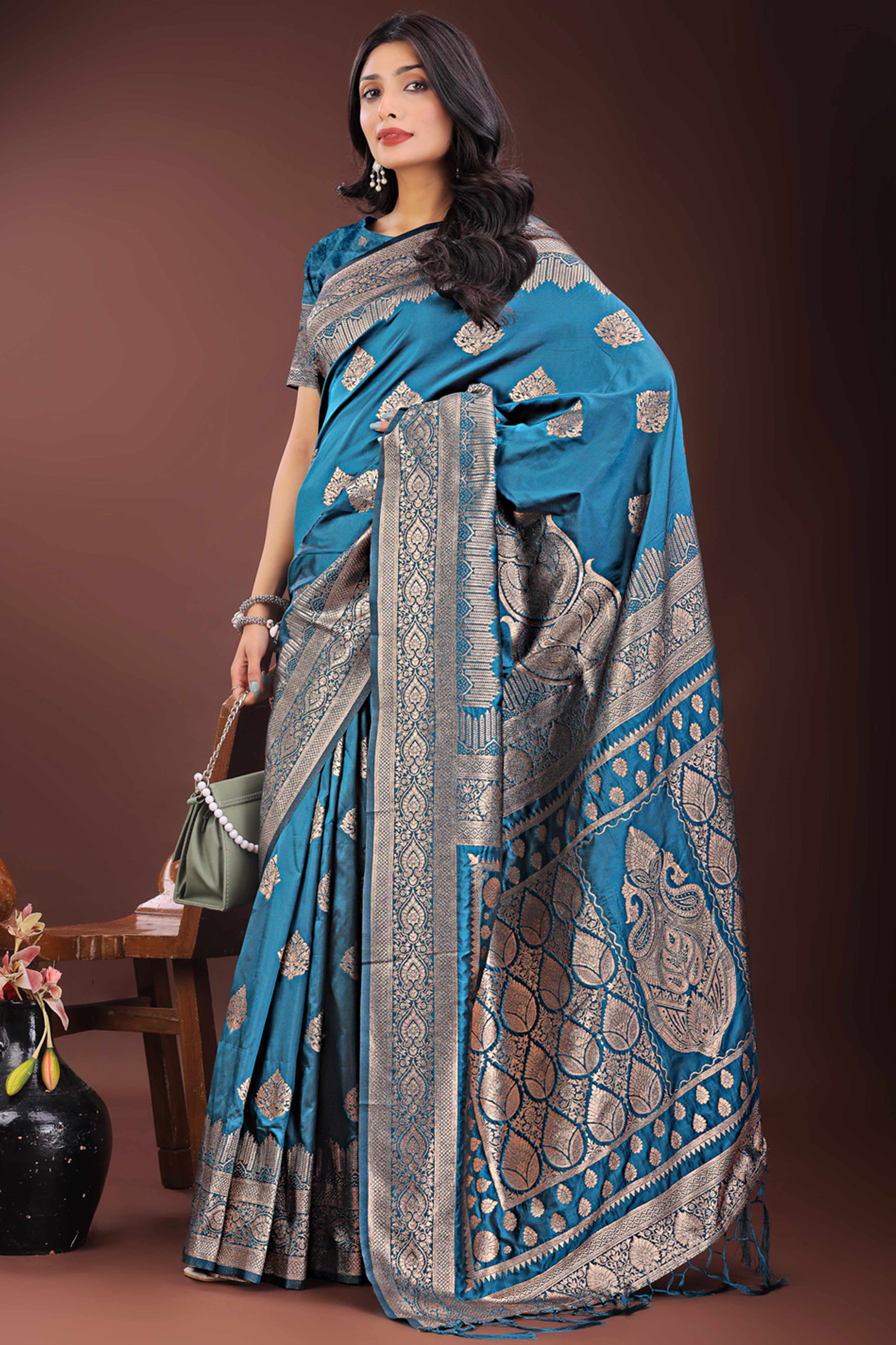 Elegant Teal Floral Zari Woven Kanjivaram Silk Saree Crafted for Timeless Festive Glamour