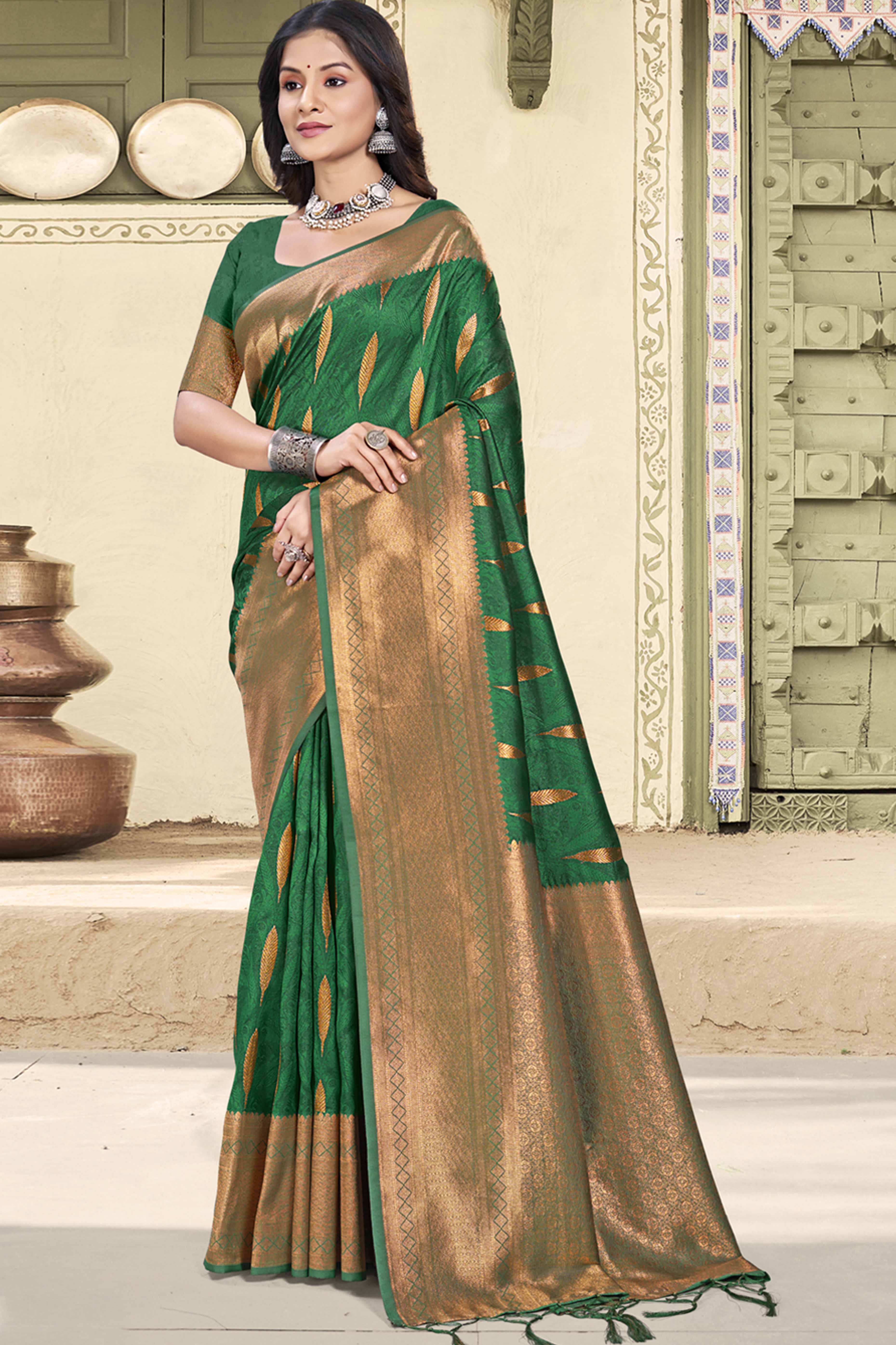 Sophisticated Green Saree In Silk Blend With Floral Zari Weaving & Tassel Pallu