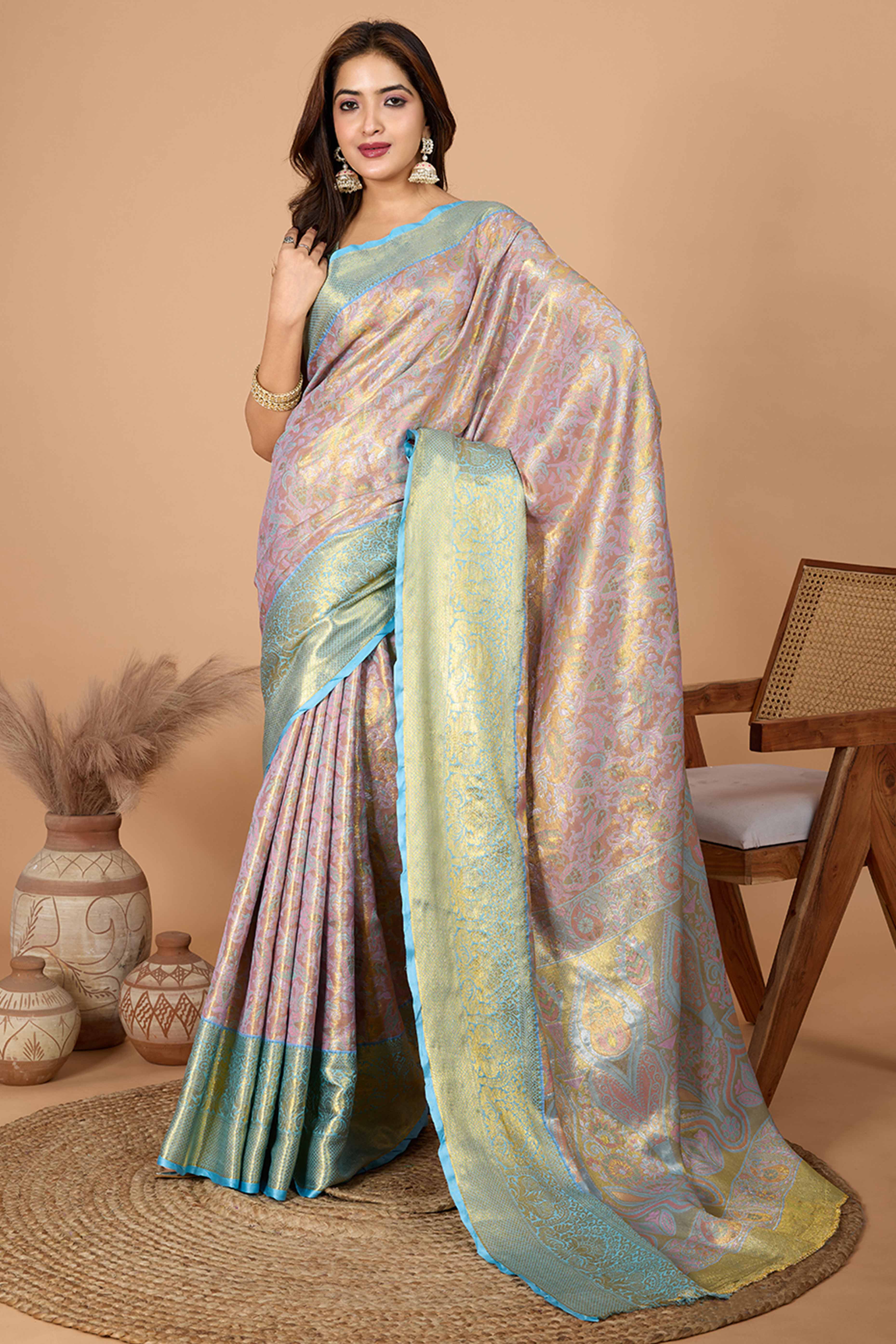 Pink Kanjivaram Silk Saree Adorned With Exquisite Floral Zari Weaving